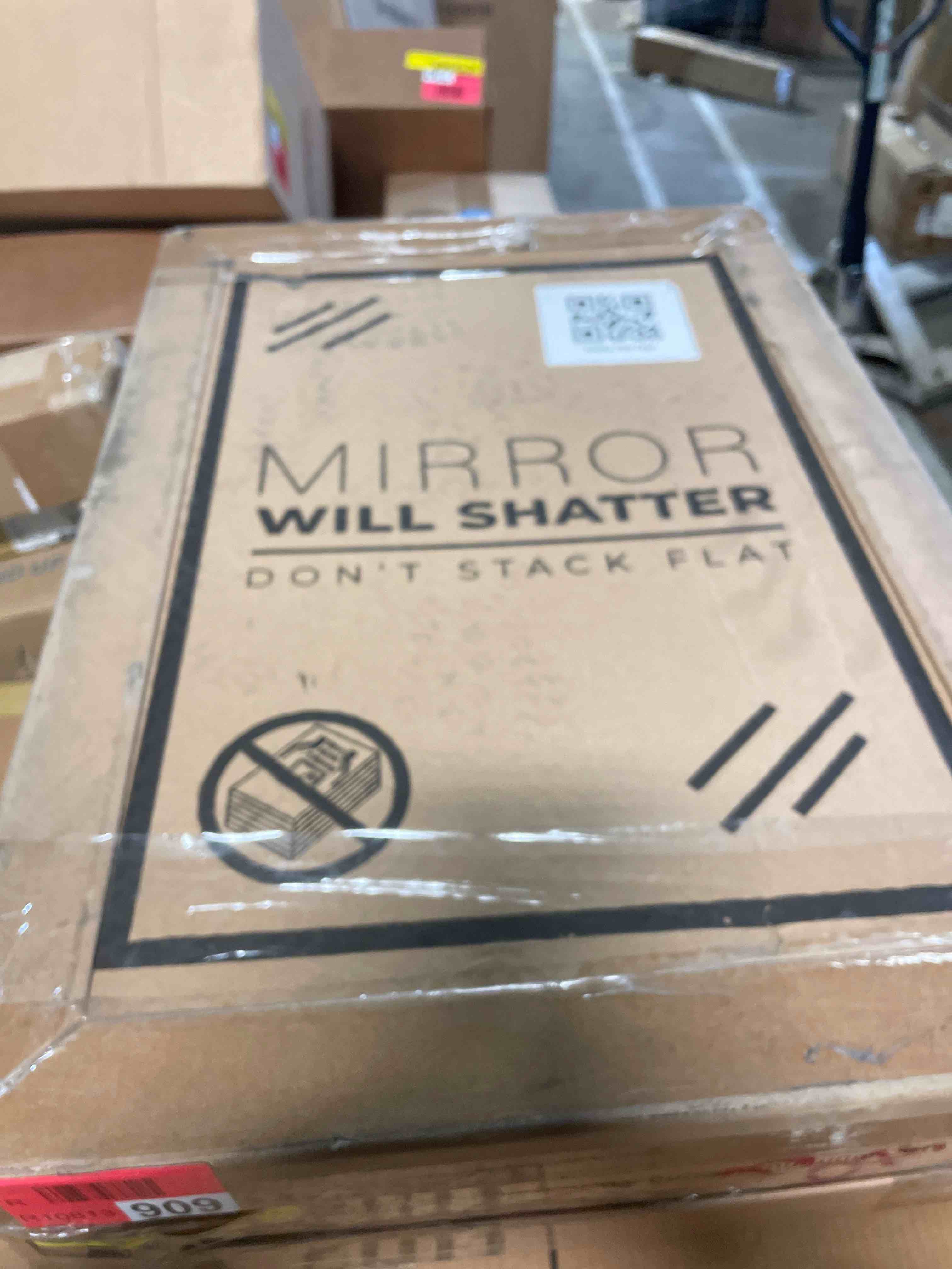 Condition photo showing Good Condition for rectangle corner - rounded aluminum medicine cabinet