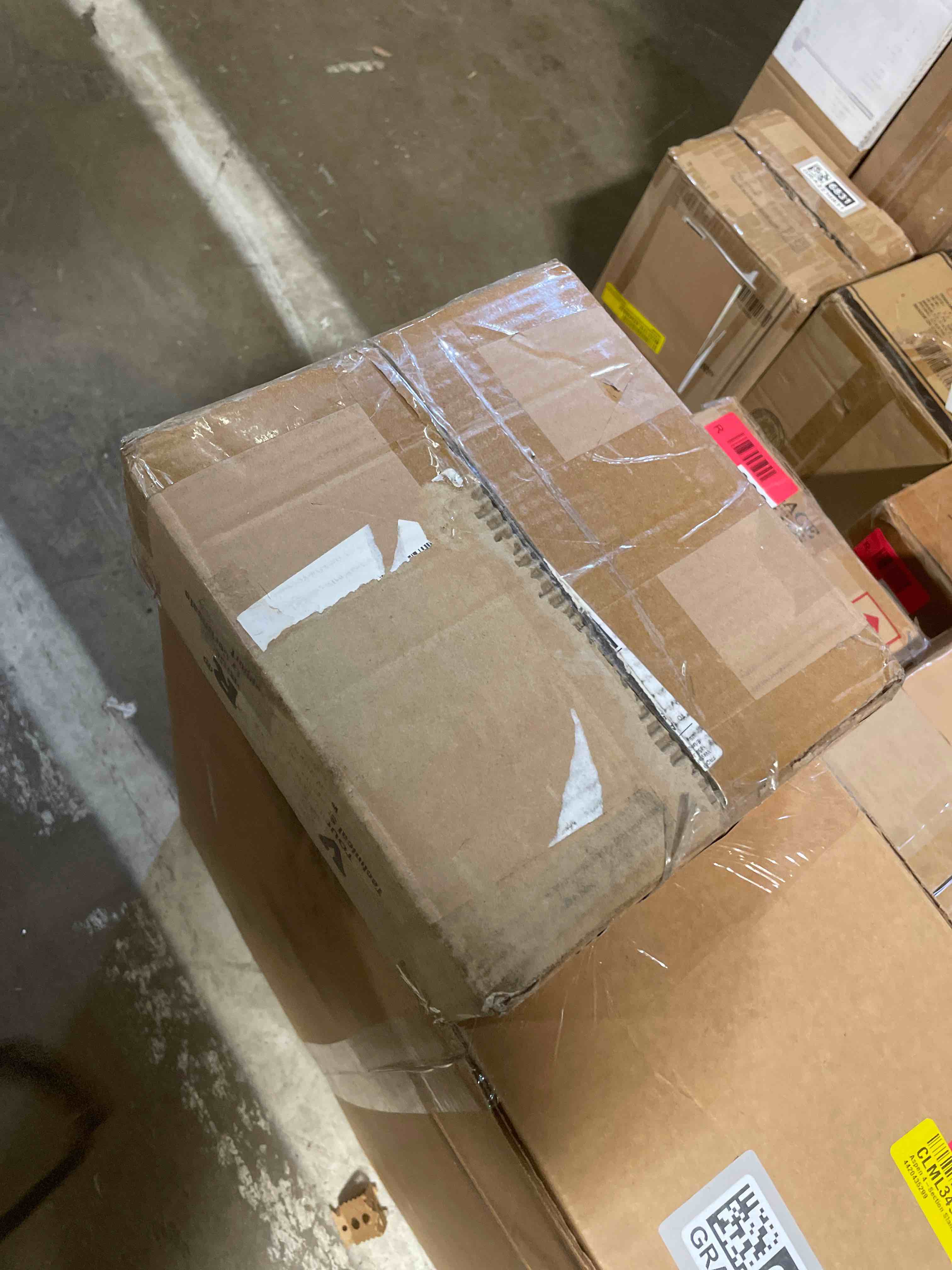 Condition photo showing New/Like New for 10pcs iron balusters double knuckle  1/2" square meta