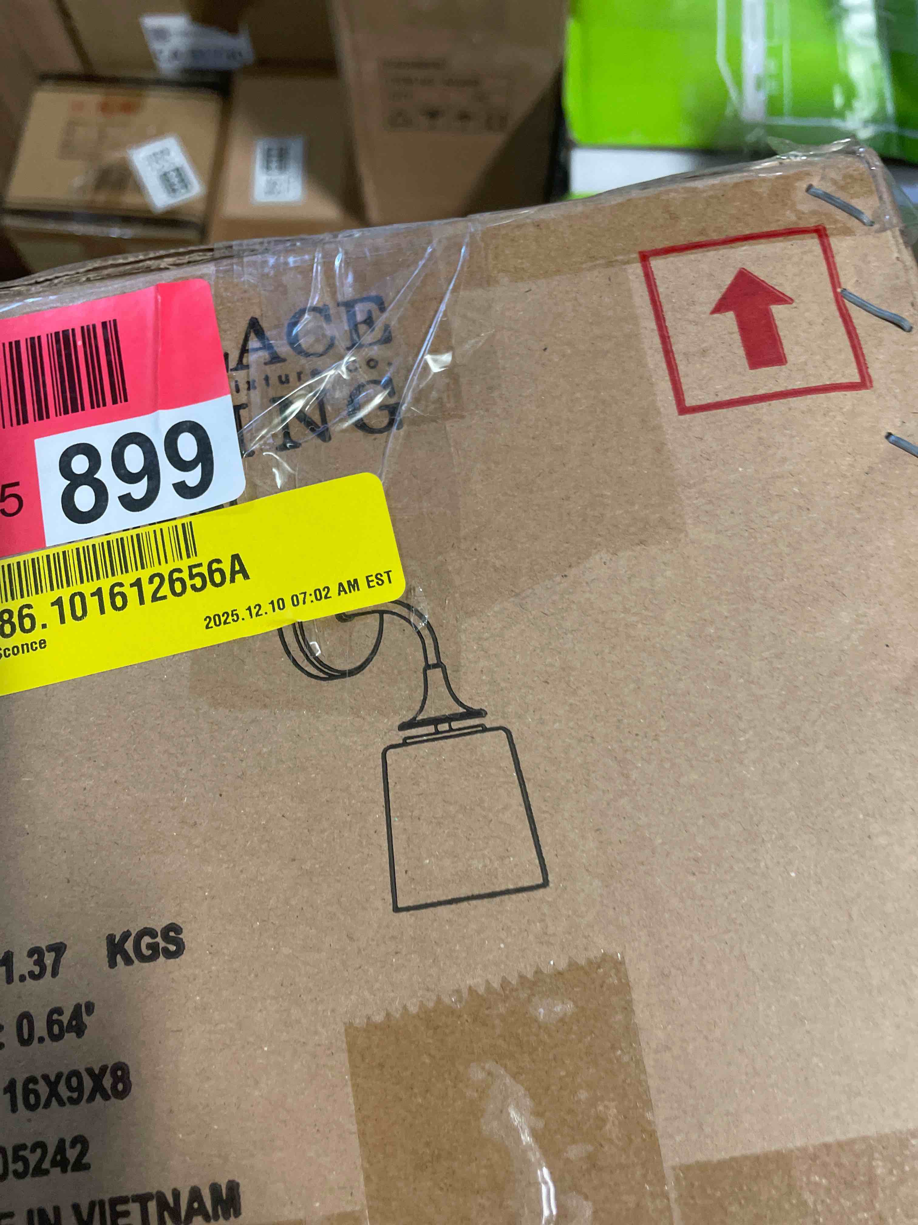 Condition photo showing New/Like New for kristofor armed sconce