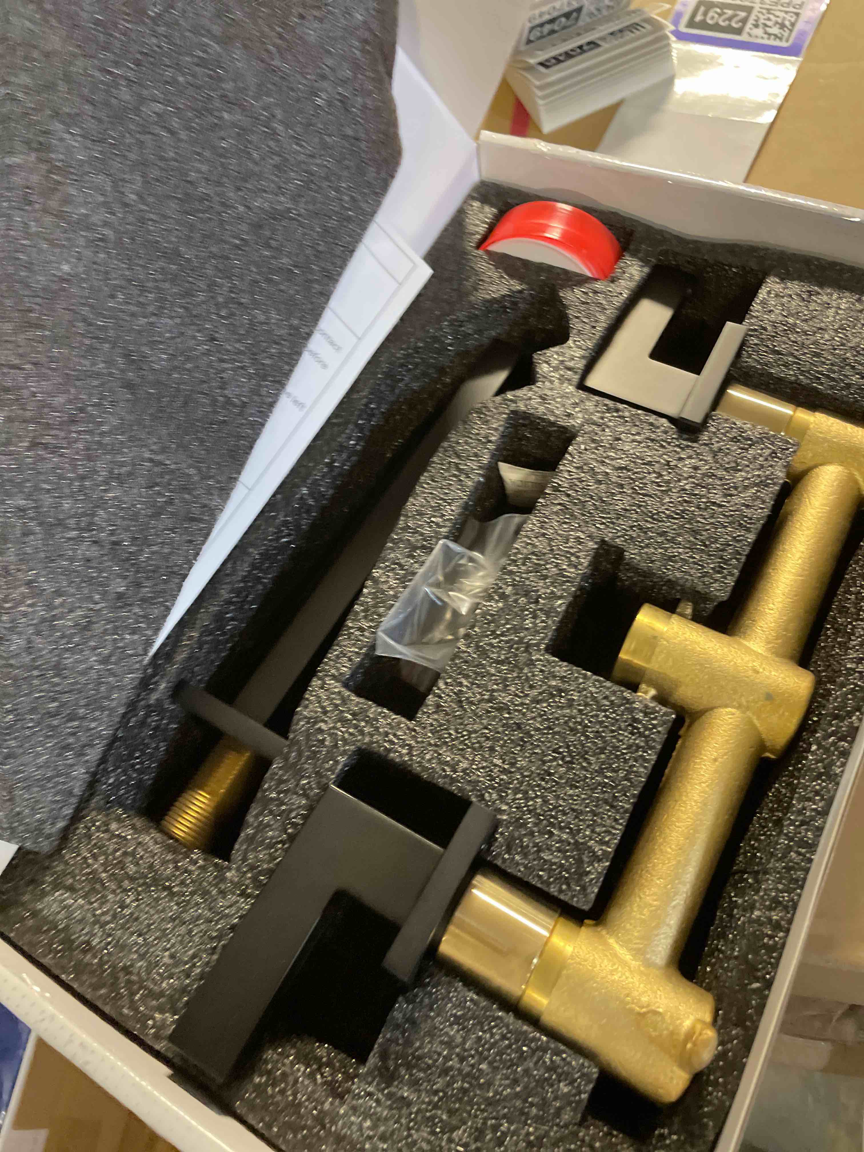 Condition photo showing New/Like New for black bathtub faucet