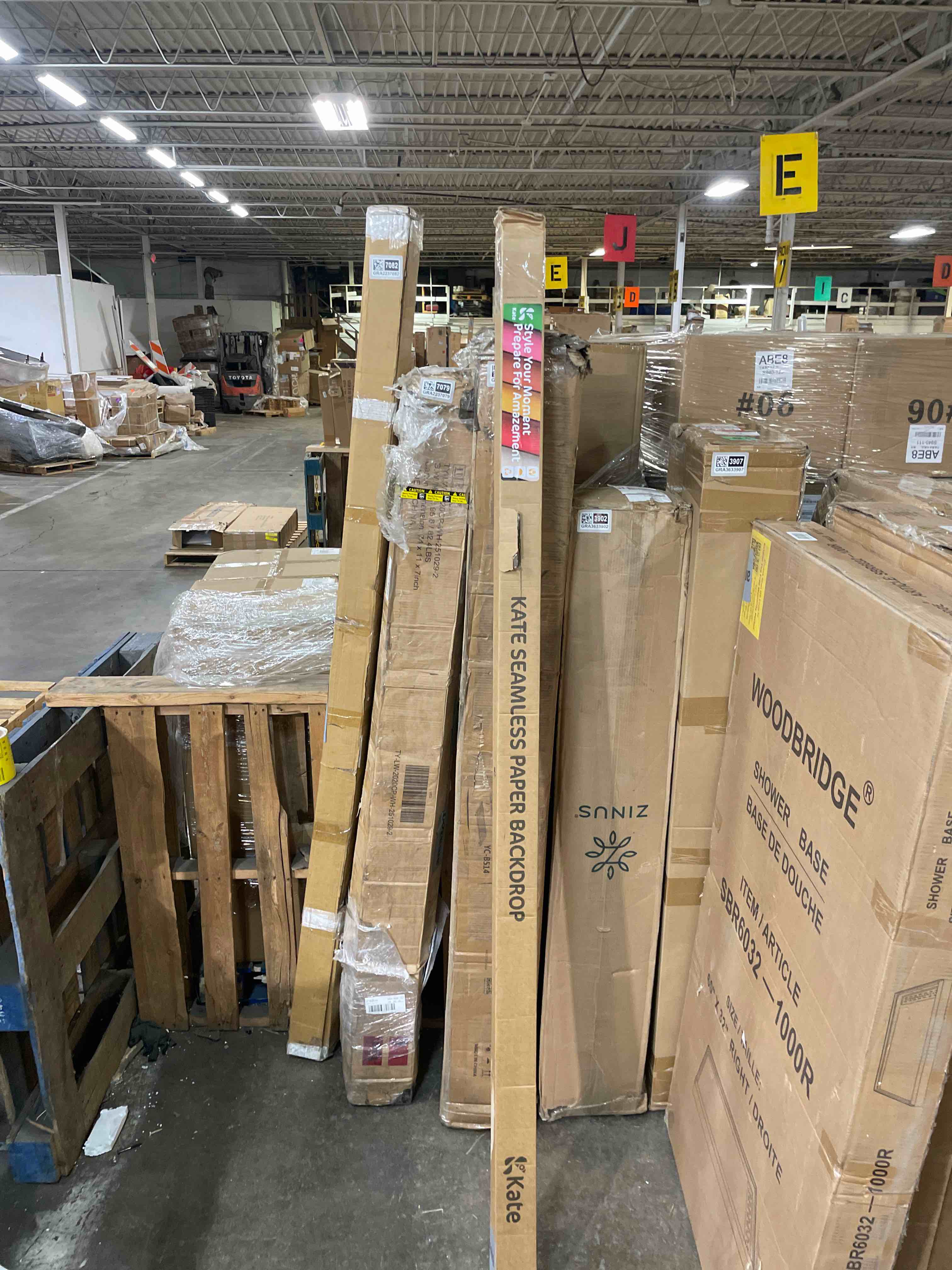 Condition photo showing New/Like New for kate seamless paper backdrop white paper backdrop for photoshoot (86''x32.8' arctic white)