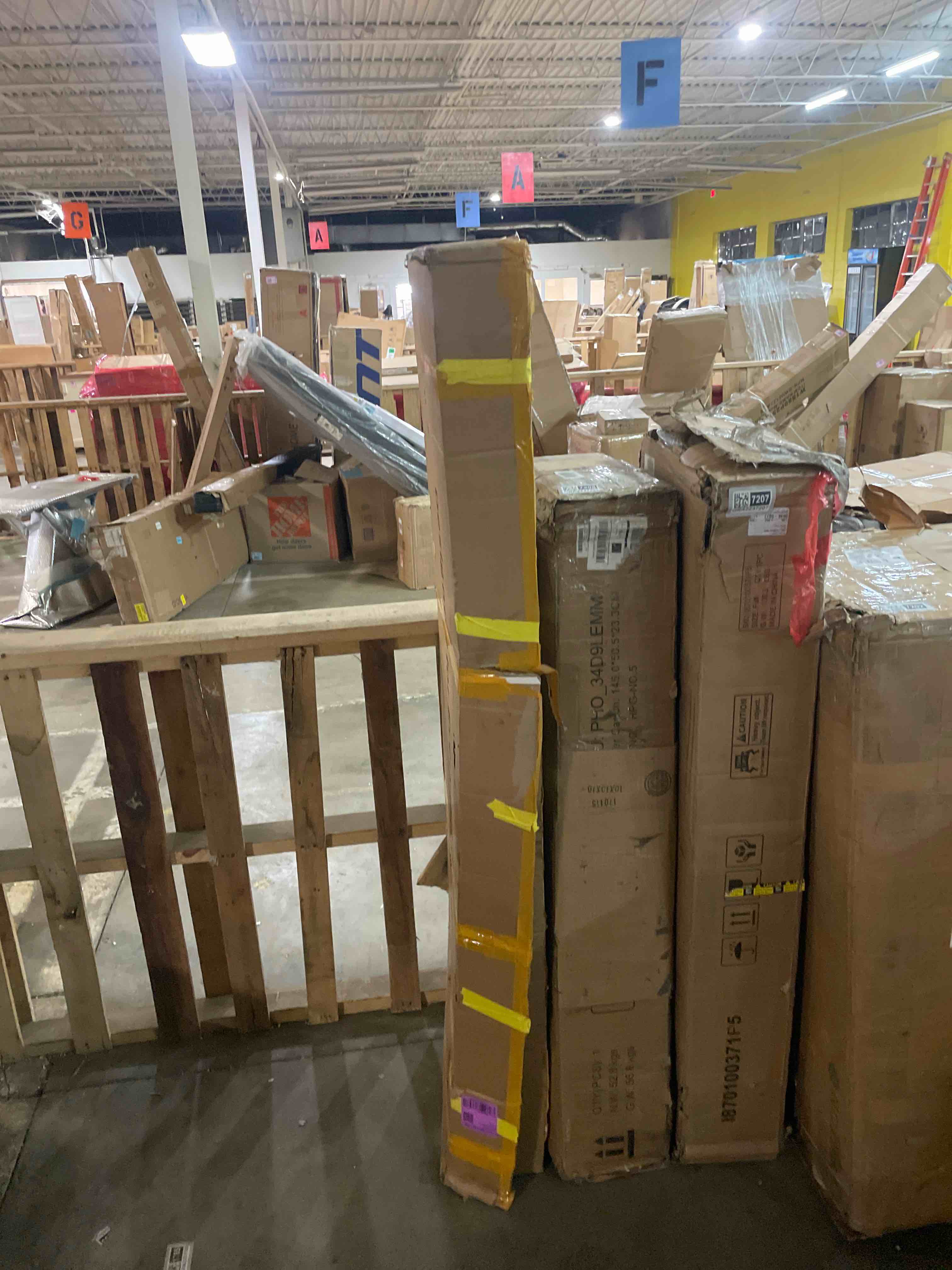 Condition photo showing New/Like New for soft tri-fold bed cover