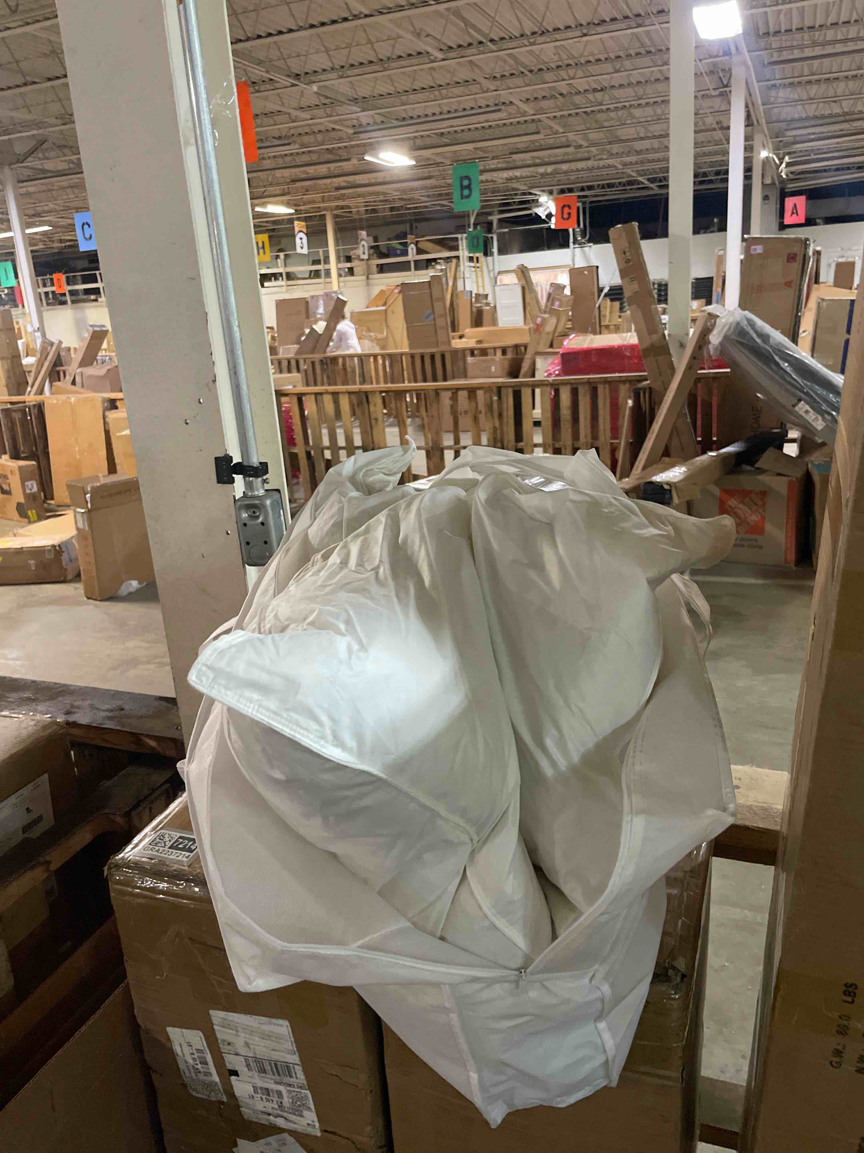 Condition photo showing New/Like New for achard set of 2 white goose feather bed pillows queen size- soft 100% cotton, medium soft support surround fill polyester,white solid