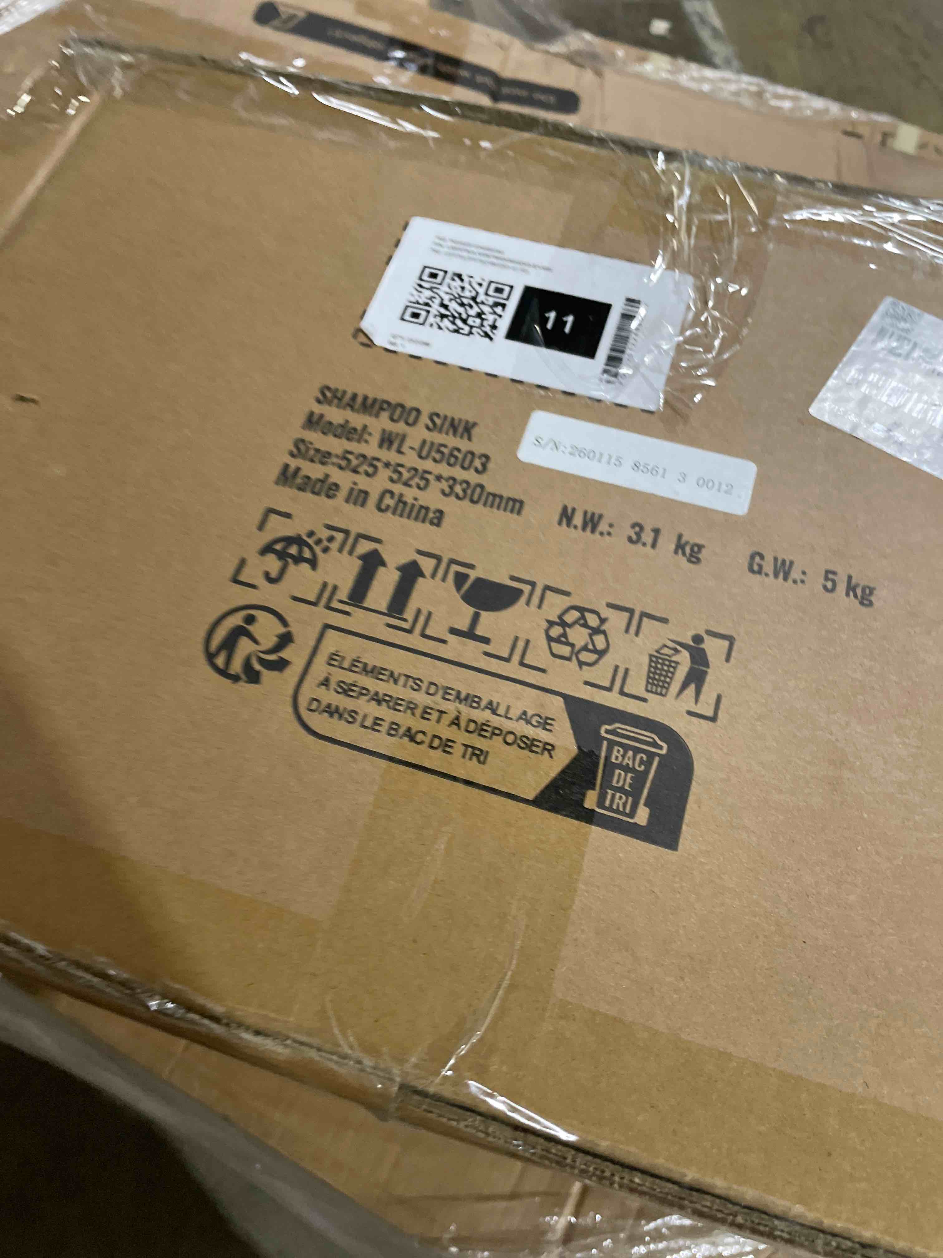 Condition photo showing New/Like New for vevor shampoo bowl hair sink for salons, black hairdresser basin, abs plastic spa hair washing wash sink, hair backwash basin beauty salon equipment for hair stylists