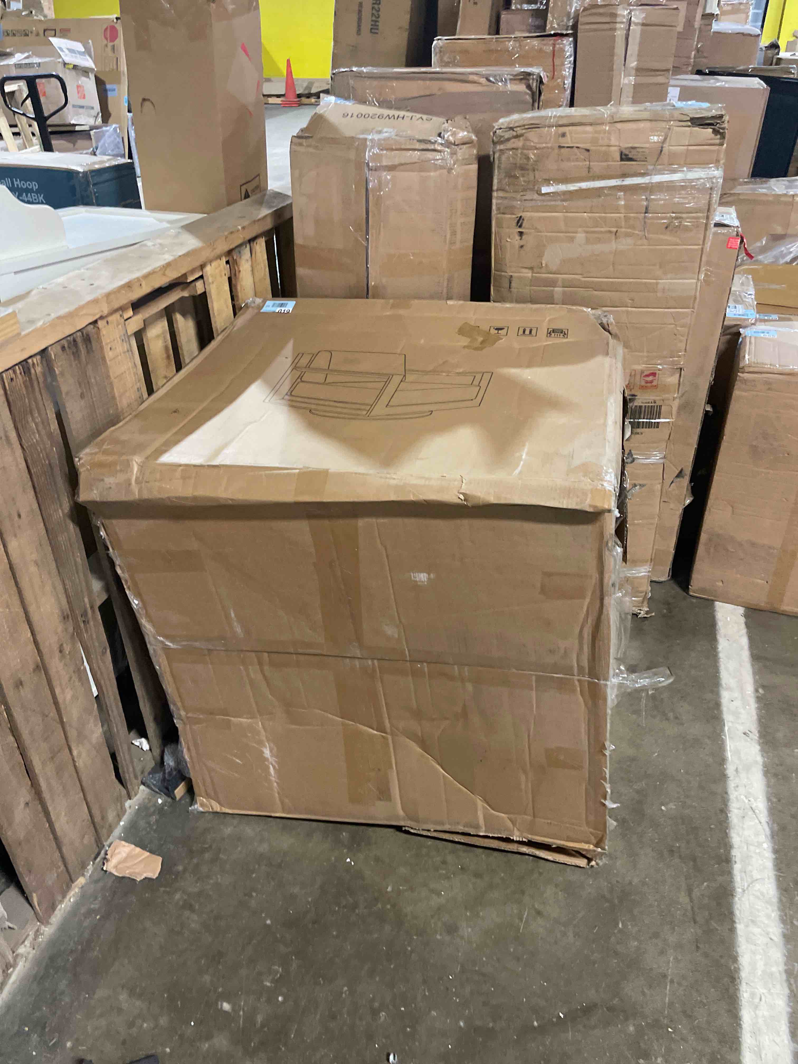 Condition photo showing New/Like New for ulax furniture harmonti patio aluminum club chair with cushions (swivel chair x 1)