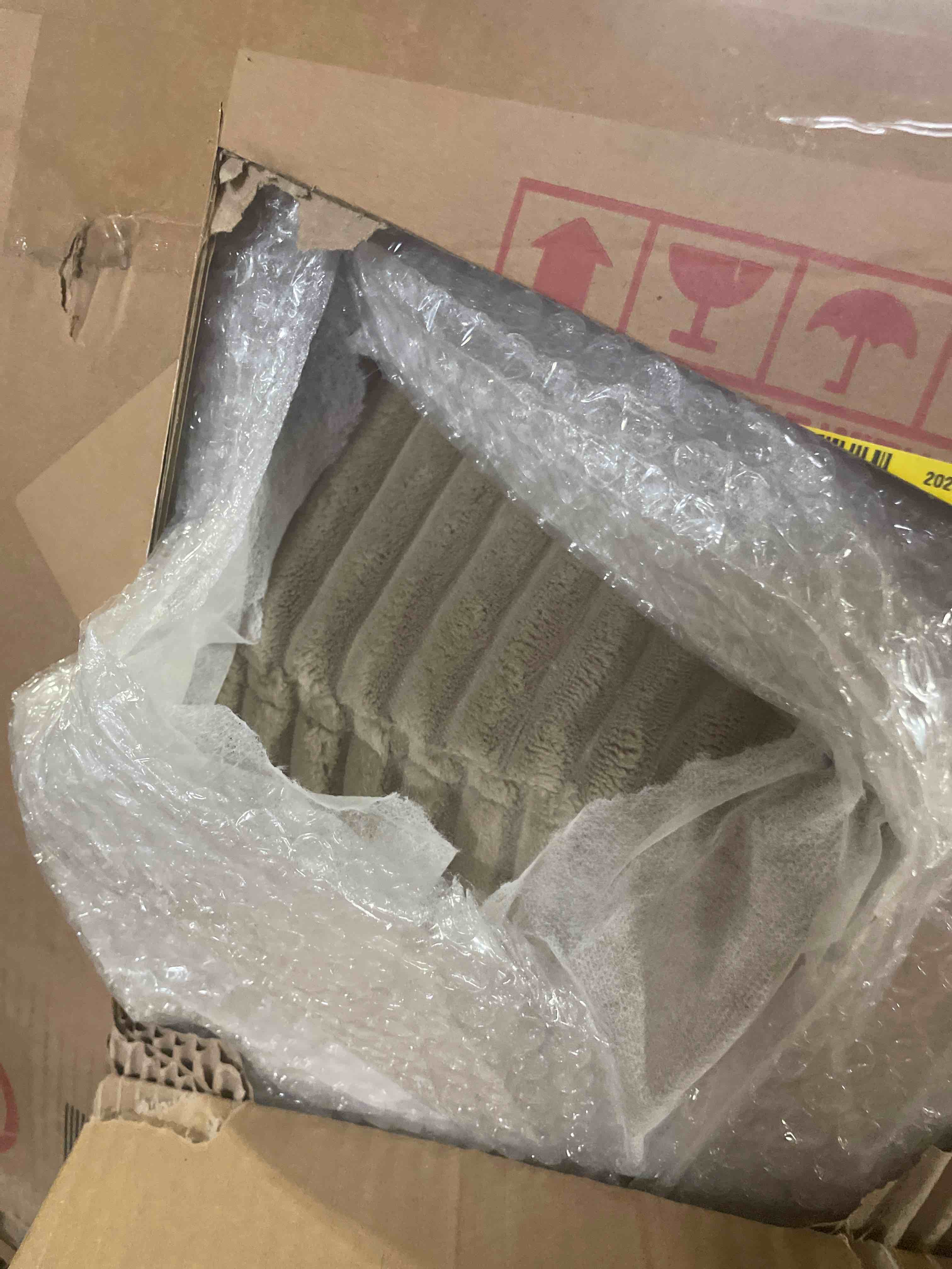 Condition photo showing New/Like New for only one chairlaf chaise
