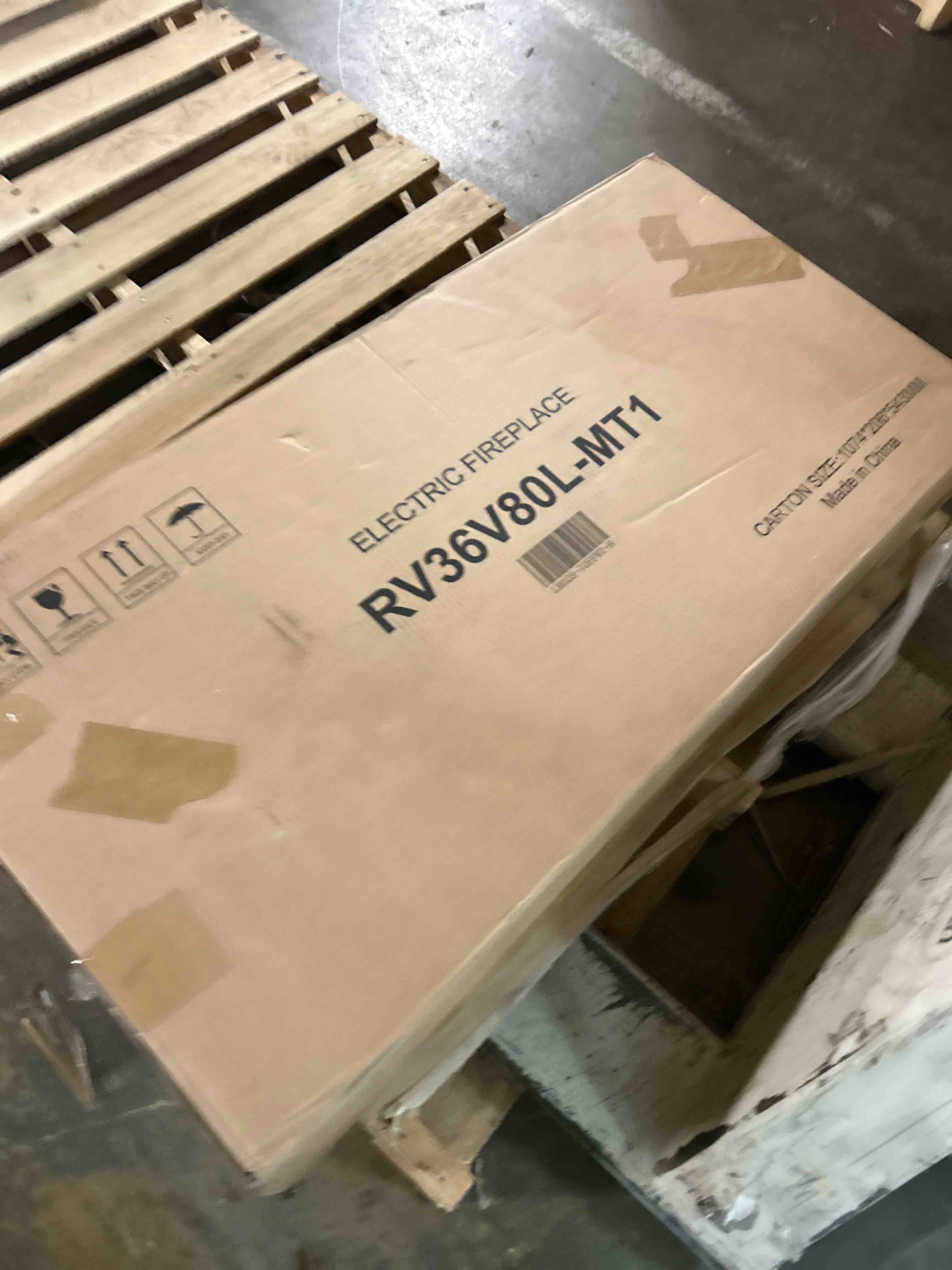 Condition photo showing New/Like New for fireplace electric 36" flat front log bed w/remote control (black)