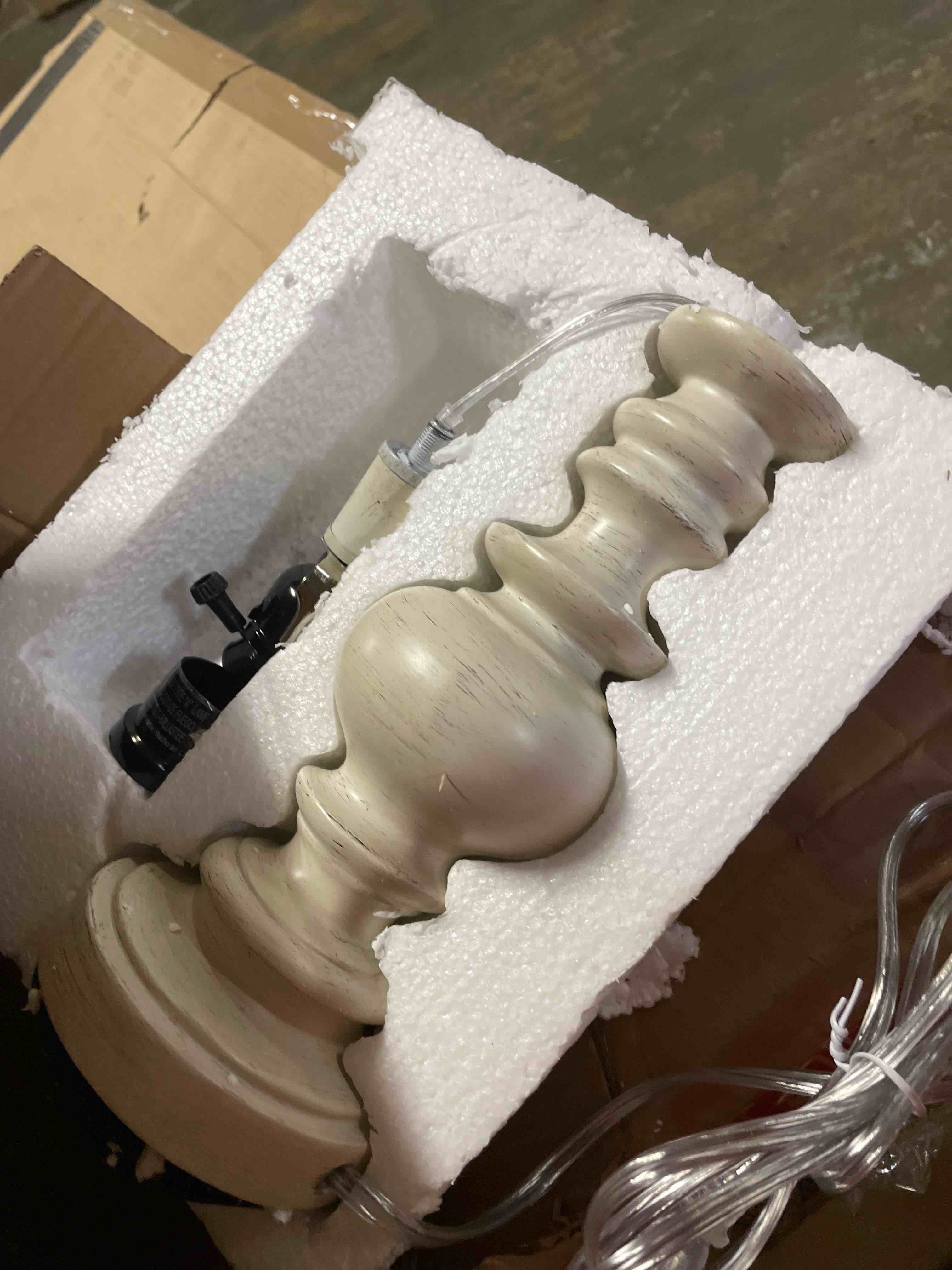 Condition photo showing Good Condition for only one oneach resin table lamps set of 2 20.5" traditional farmhouse nightstand bedside lamps for bedroom living room