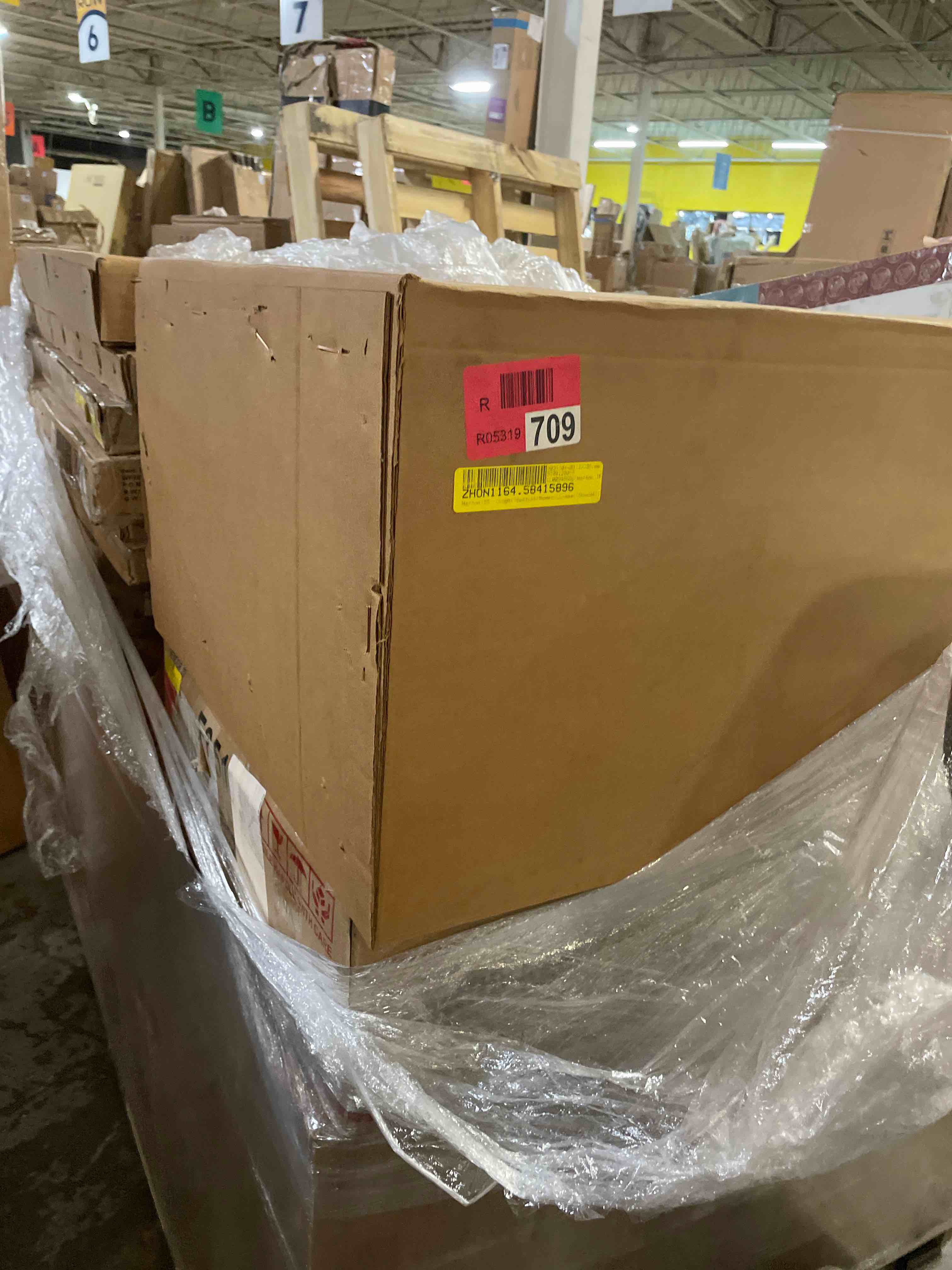 Condition photo showing Good Condition for harton 15  light  sputnik modern linear chandel