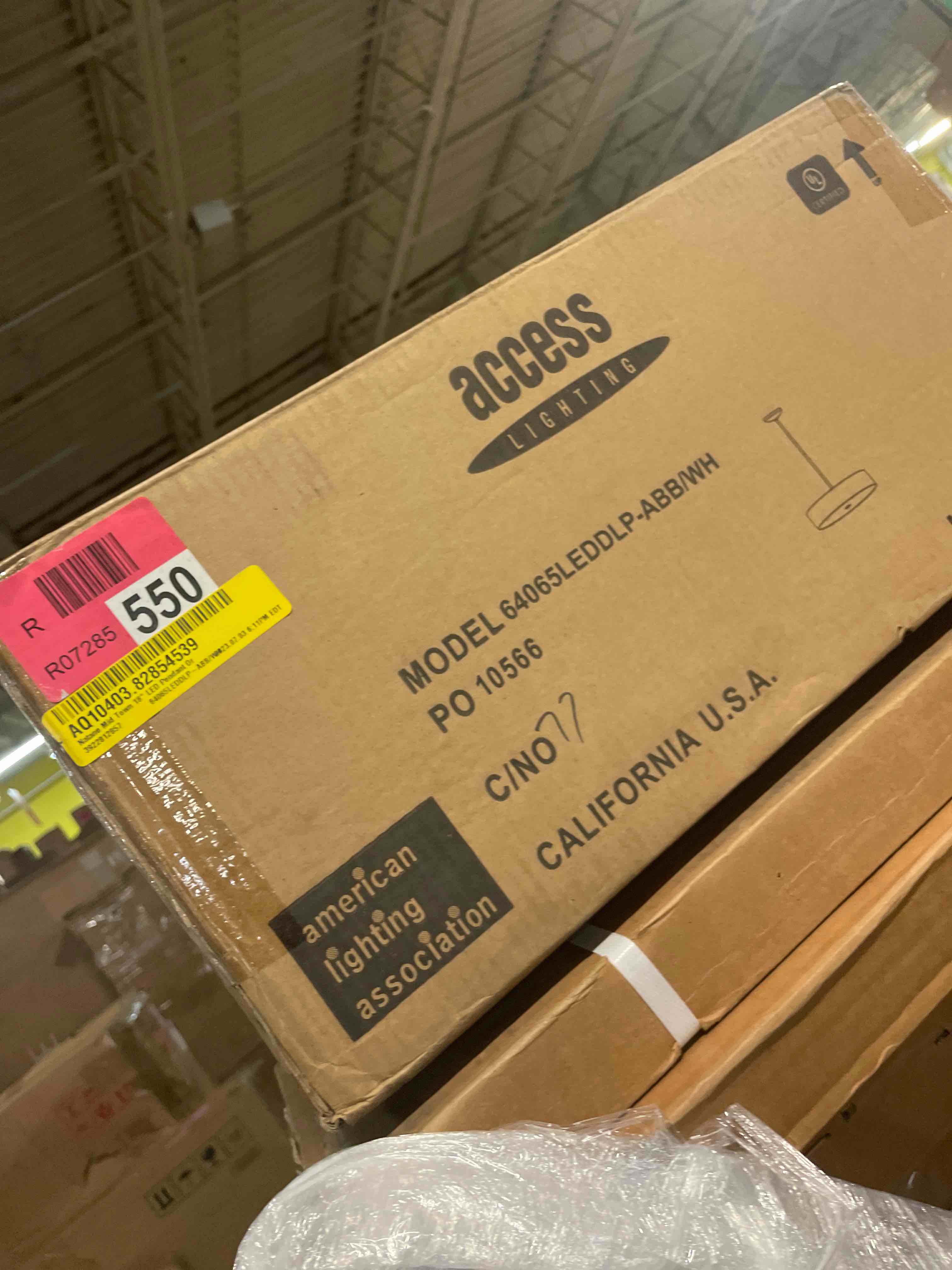 Condition photo showing New/Like New for natane 3 - light single pendant