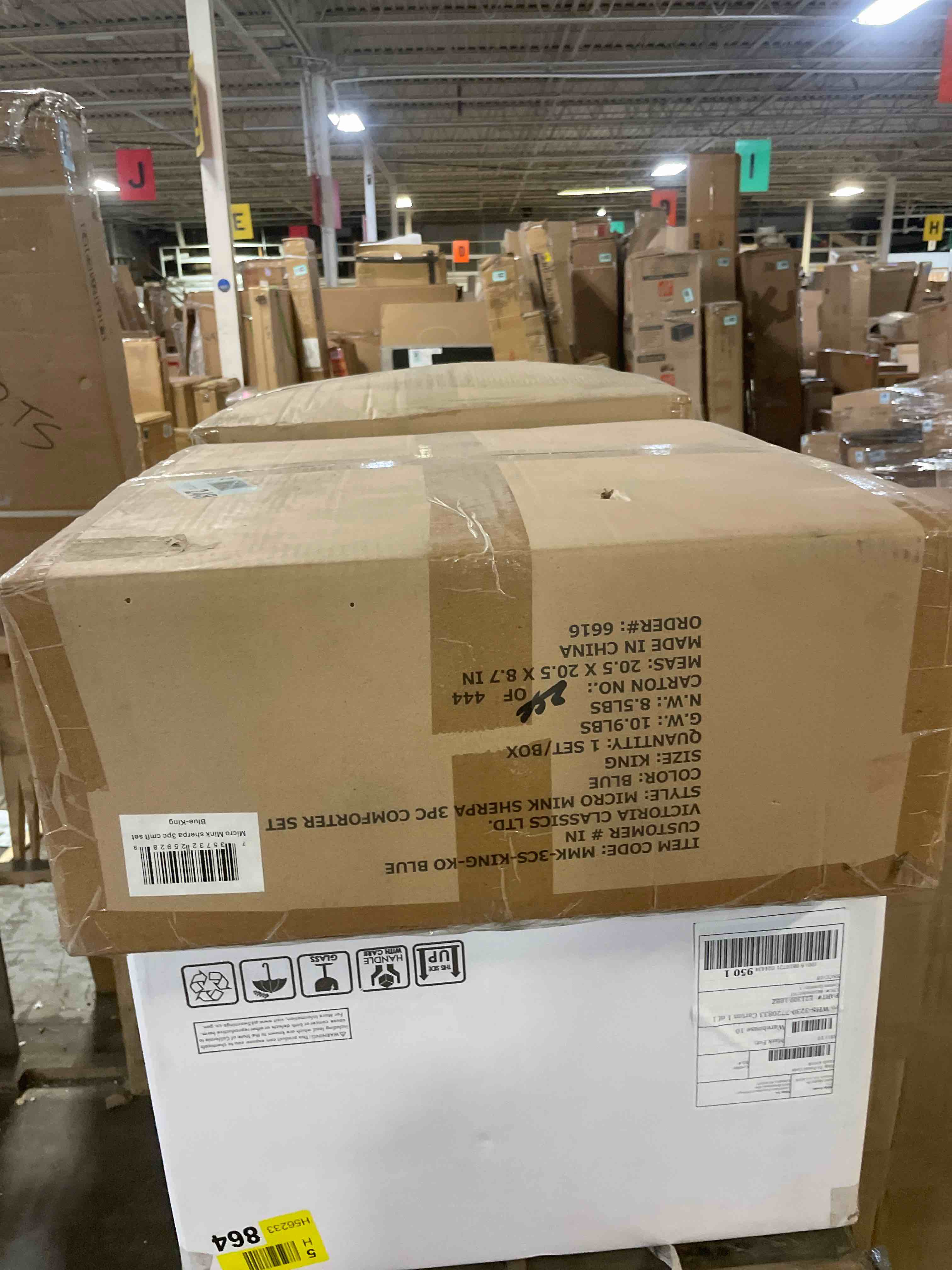 Condition photo showing New/Like New for vcny home micro mink sherpa 3-piece comforter set, king, in light blue