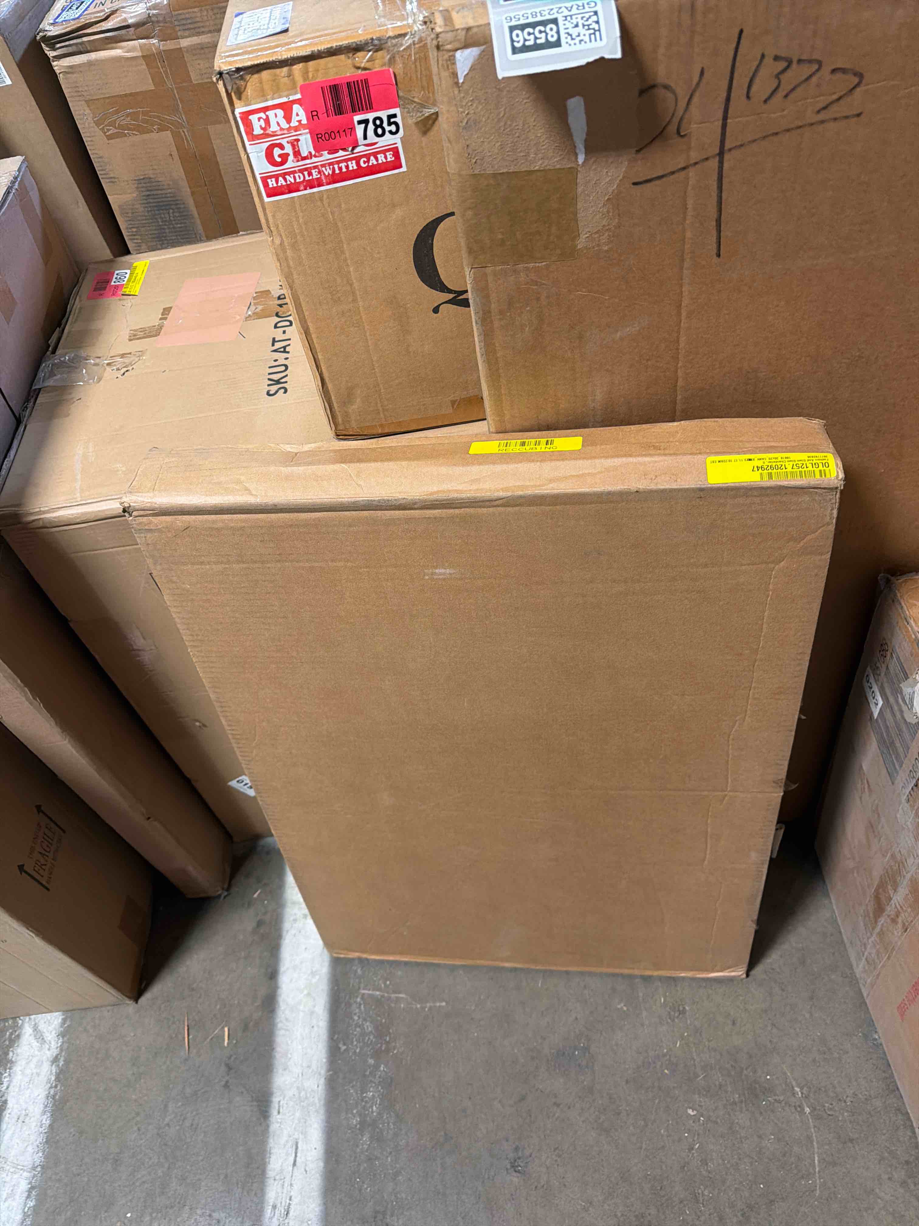 Condition photo showing Good Condition for fashion and glam glam chandelier, g