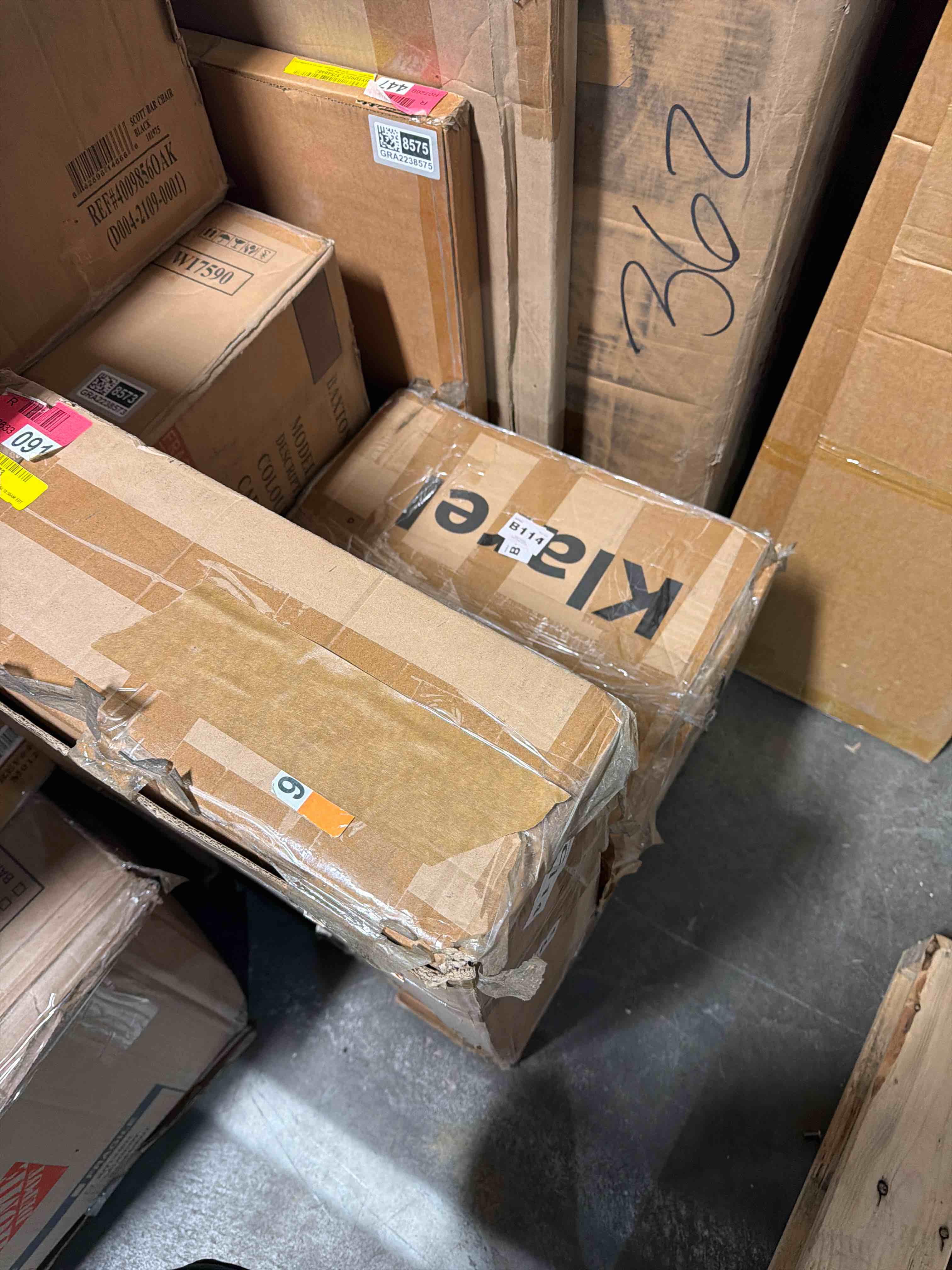 Condition photo showing New/Like New for manon side chair, black