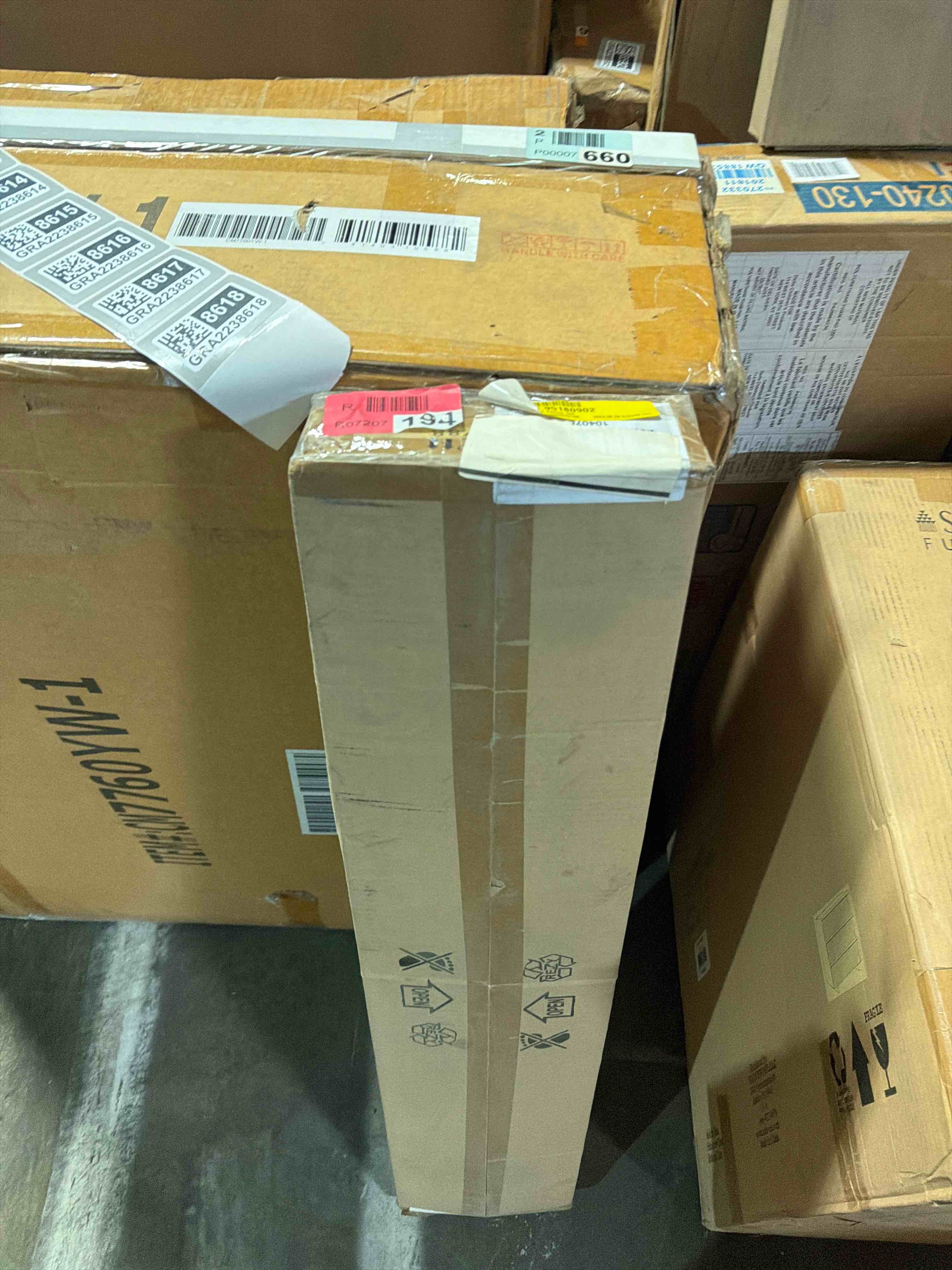 Condition photo showing New/Like New for neculina 1  light led kitchen isla