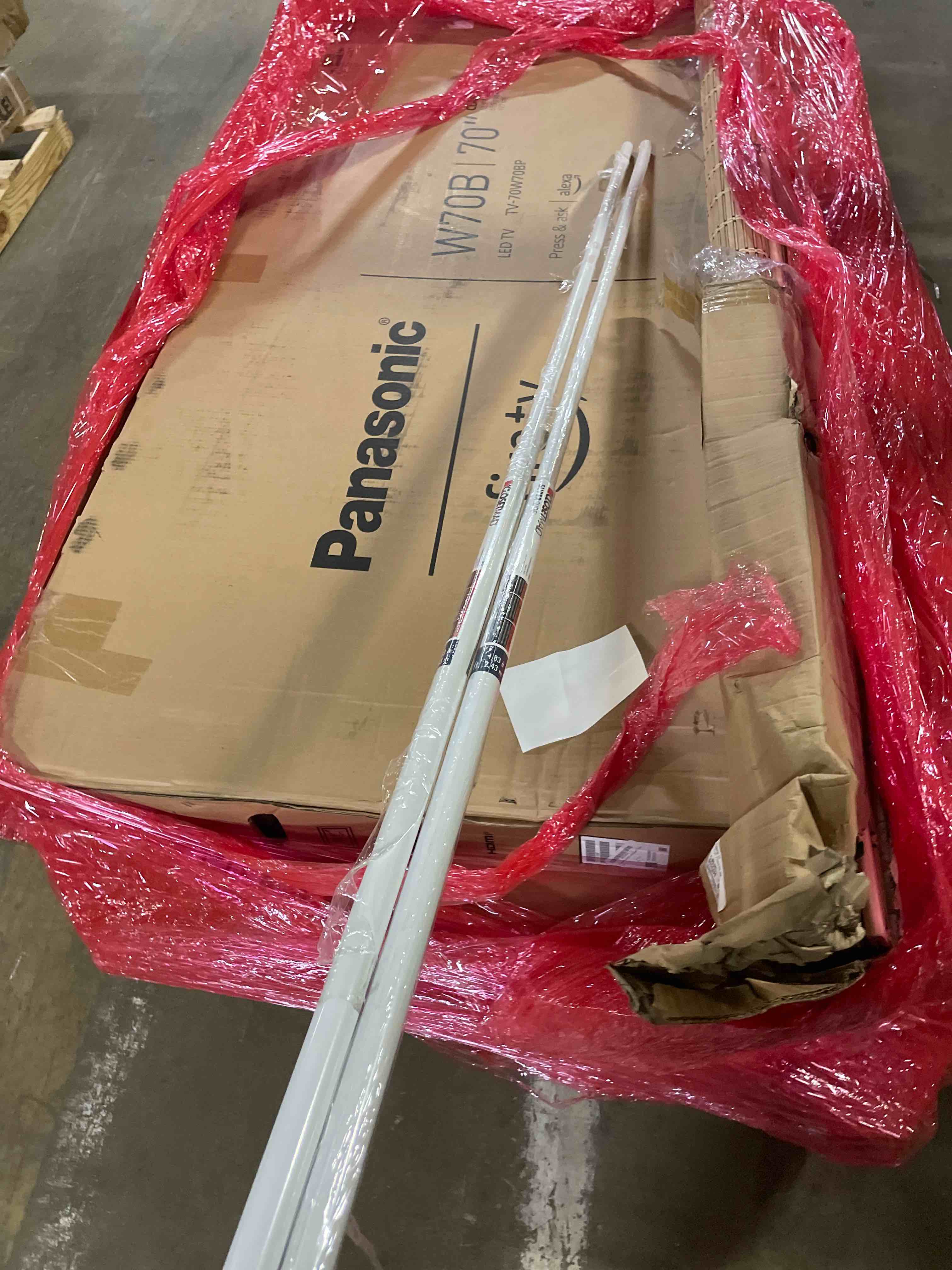 Condition photo showing New/Like New for closetmaid 2052 superslide adjustable hanging rod, 6' to 8', white (b00kx1lql8)