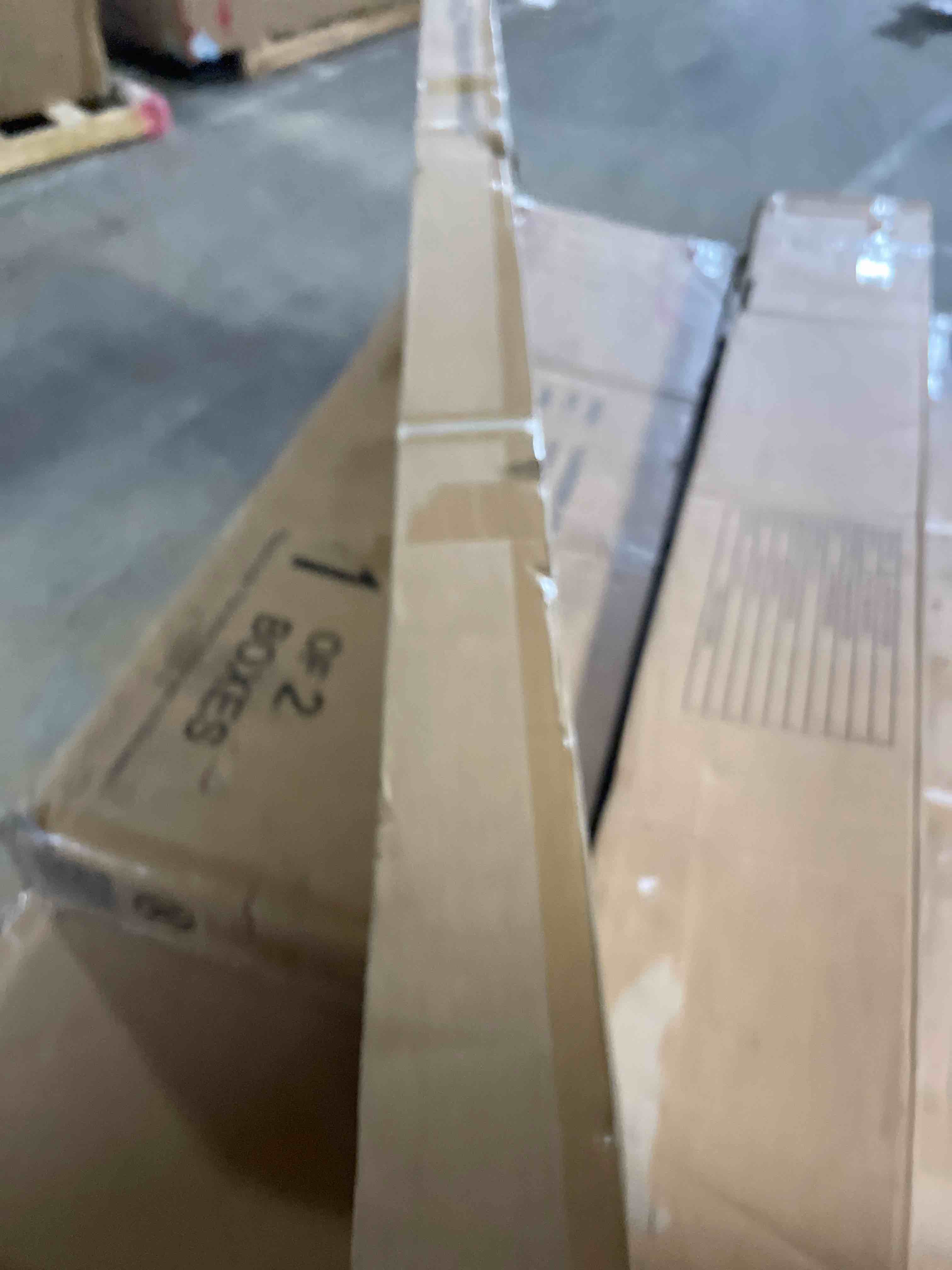 Condition photo showing Good Condition for white primed manufacture wood 3-panel bi-fold door with hardware kit