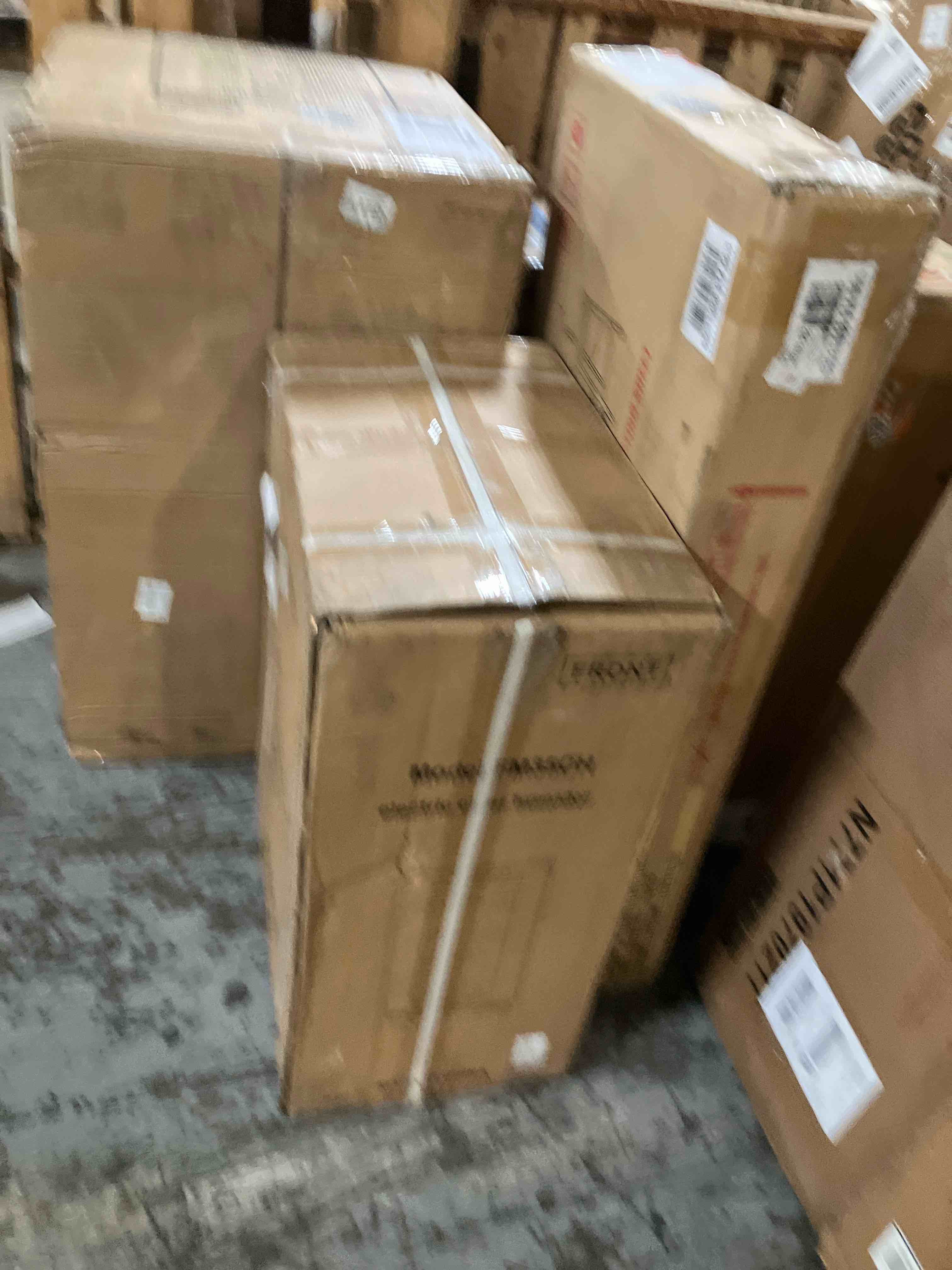 https://s3.amazonaws.com/lotting-images-prod/phillipi/GRA2240082_1758915493354.jpeg