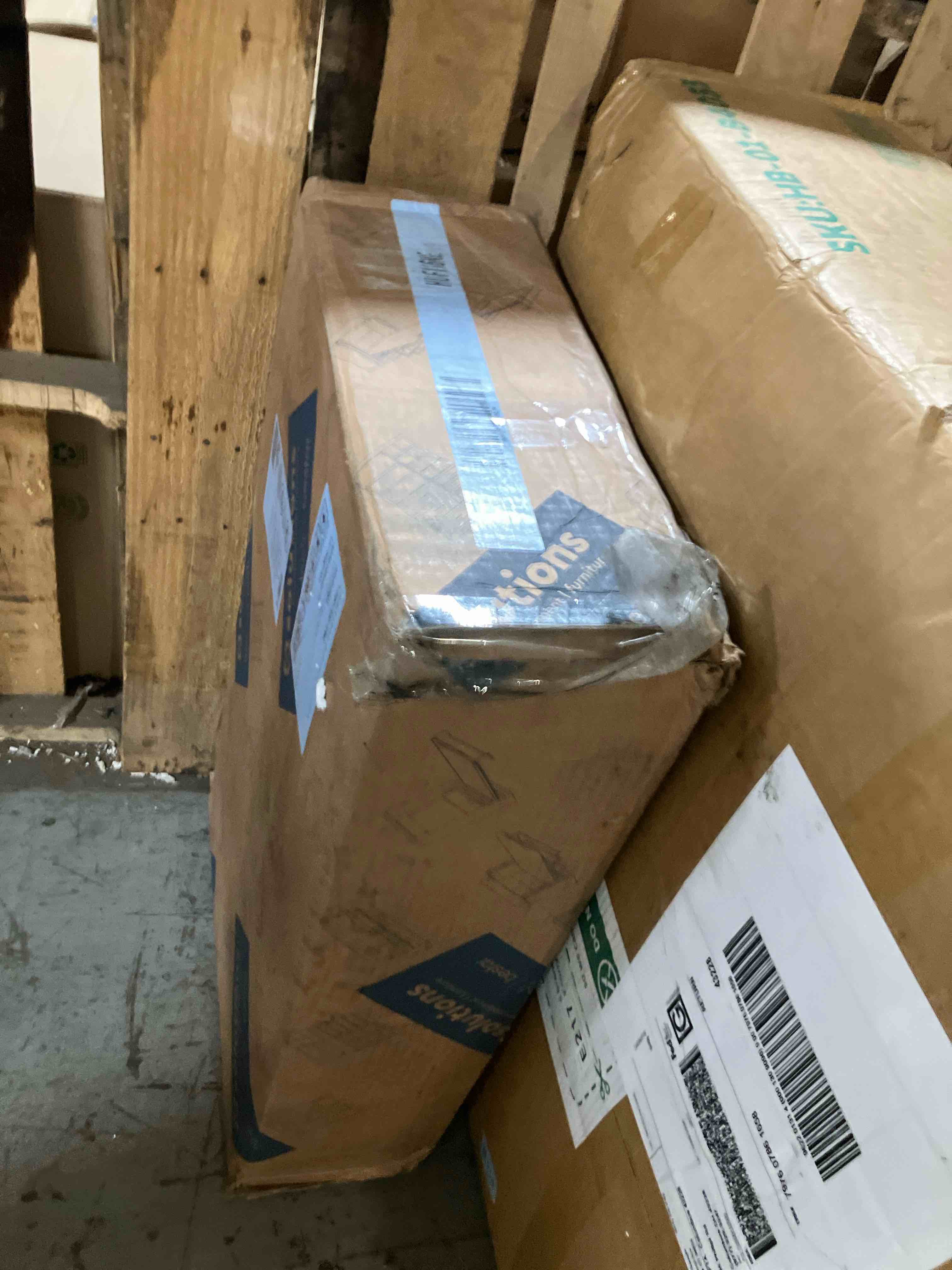 https://s3.amazonaws.com/lotting-images-prod/phillipi/GRA2240085_1758915065699.jpeg