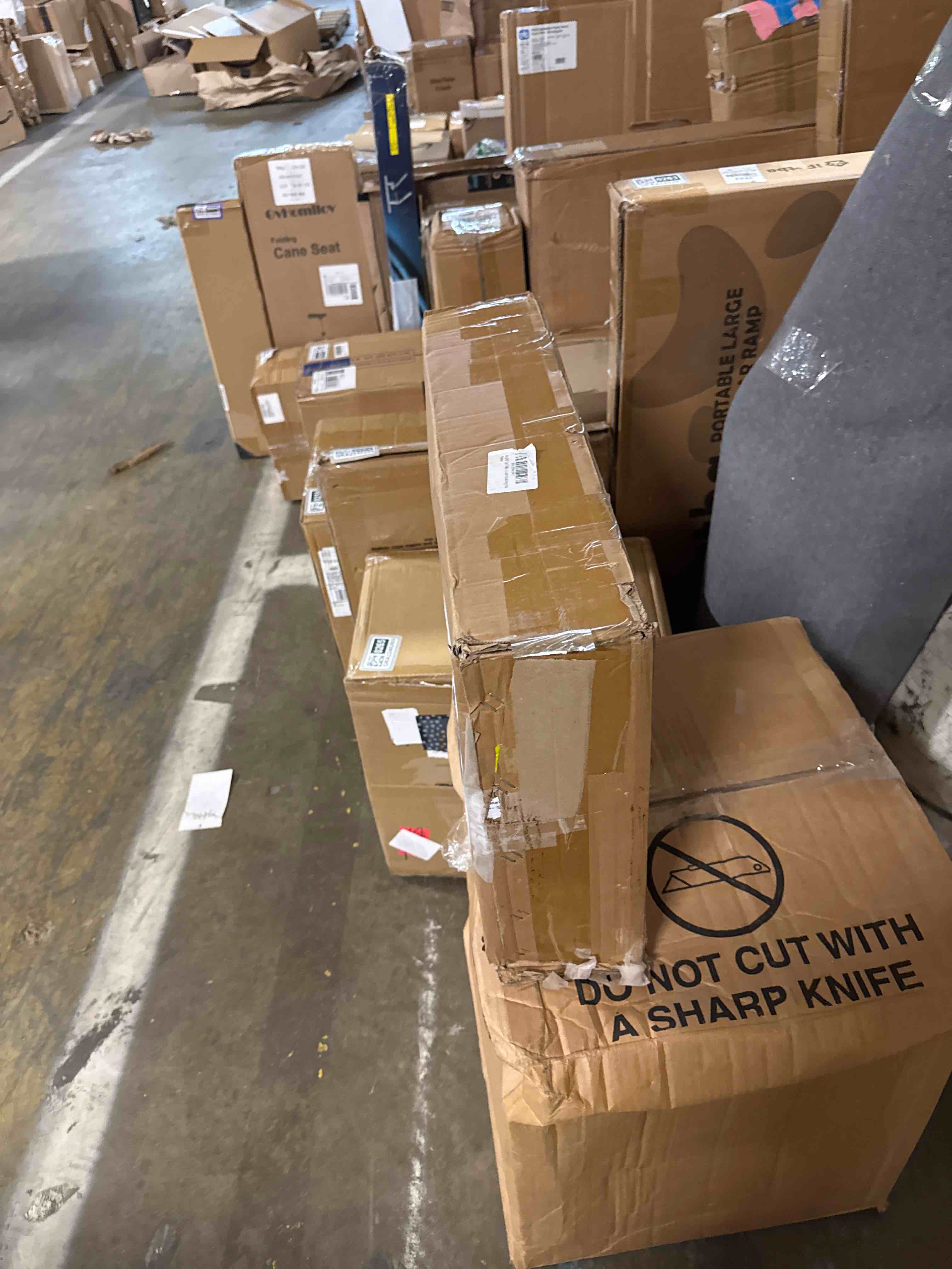 https://s3.amazonaws.com/lotting-images-prod/phillipi/GRA2240269_1761153264381.jpeg