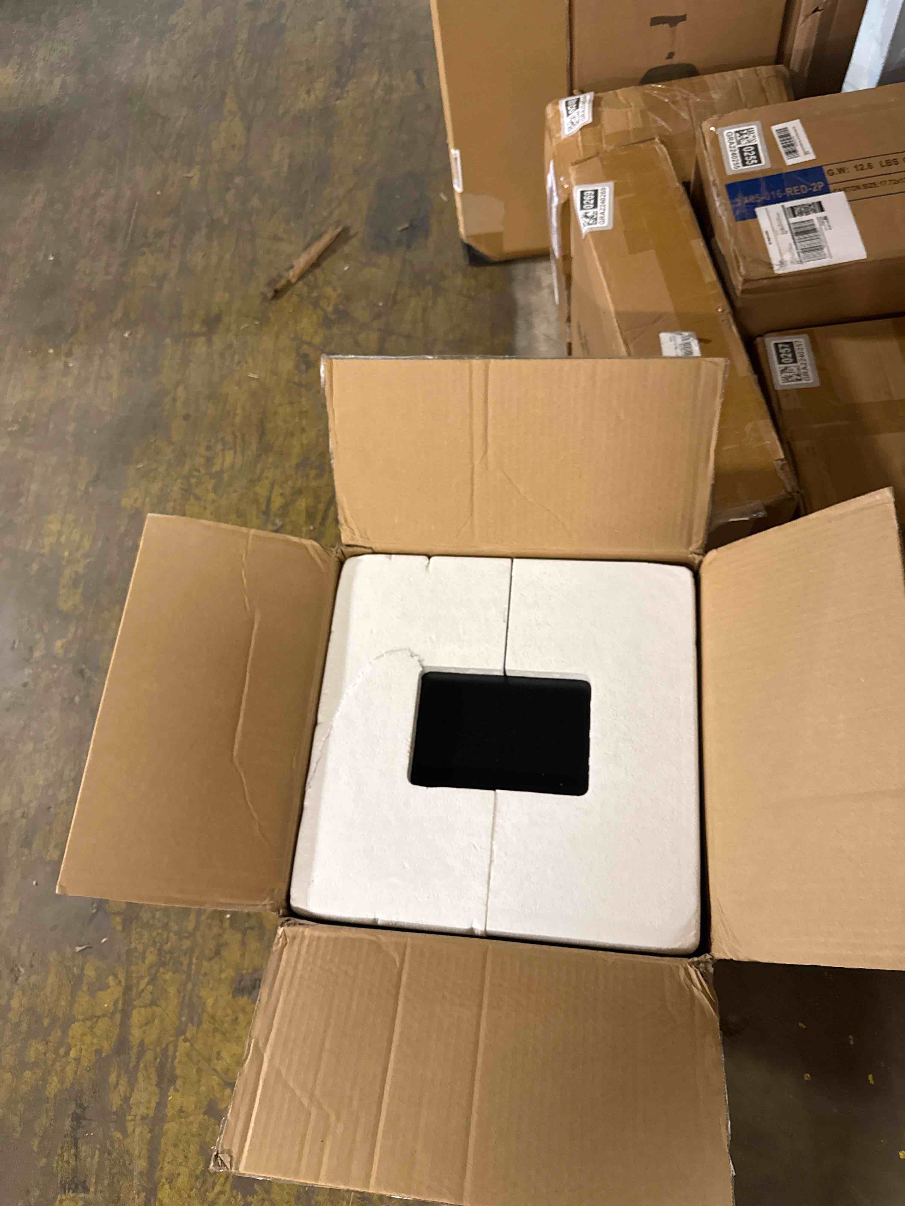 https://s3.amazonaws.com/lotting-images-prod/phillipi/GRA2240270_1761153379627.jpeg