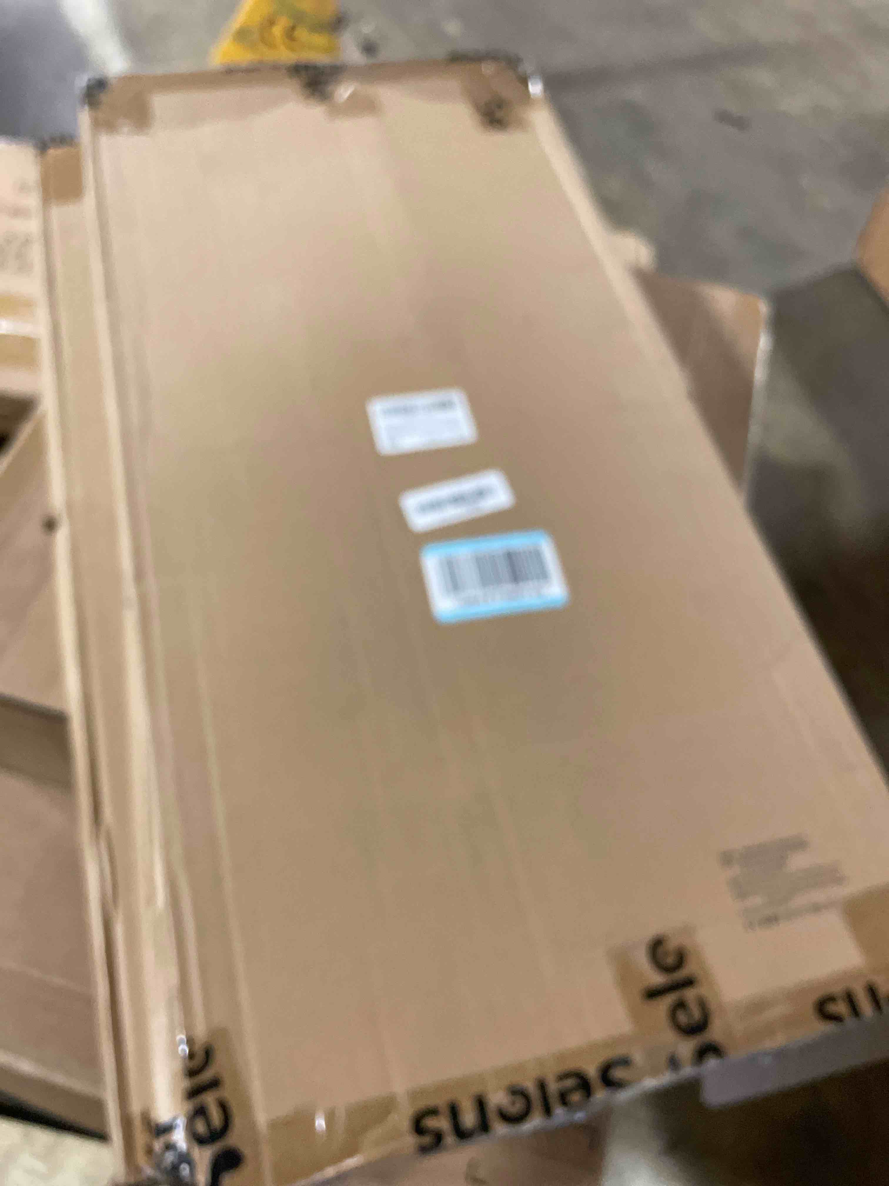 Condition photo showing New/Like New for Selens 30"x35" Light Reflector Flag with Frame, 5-in-1 Cover Cloth and Diffuser Gold & Silver, Black & White for Studio Photography Lighting