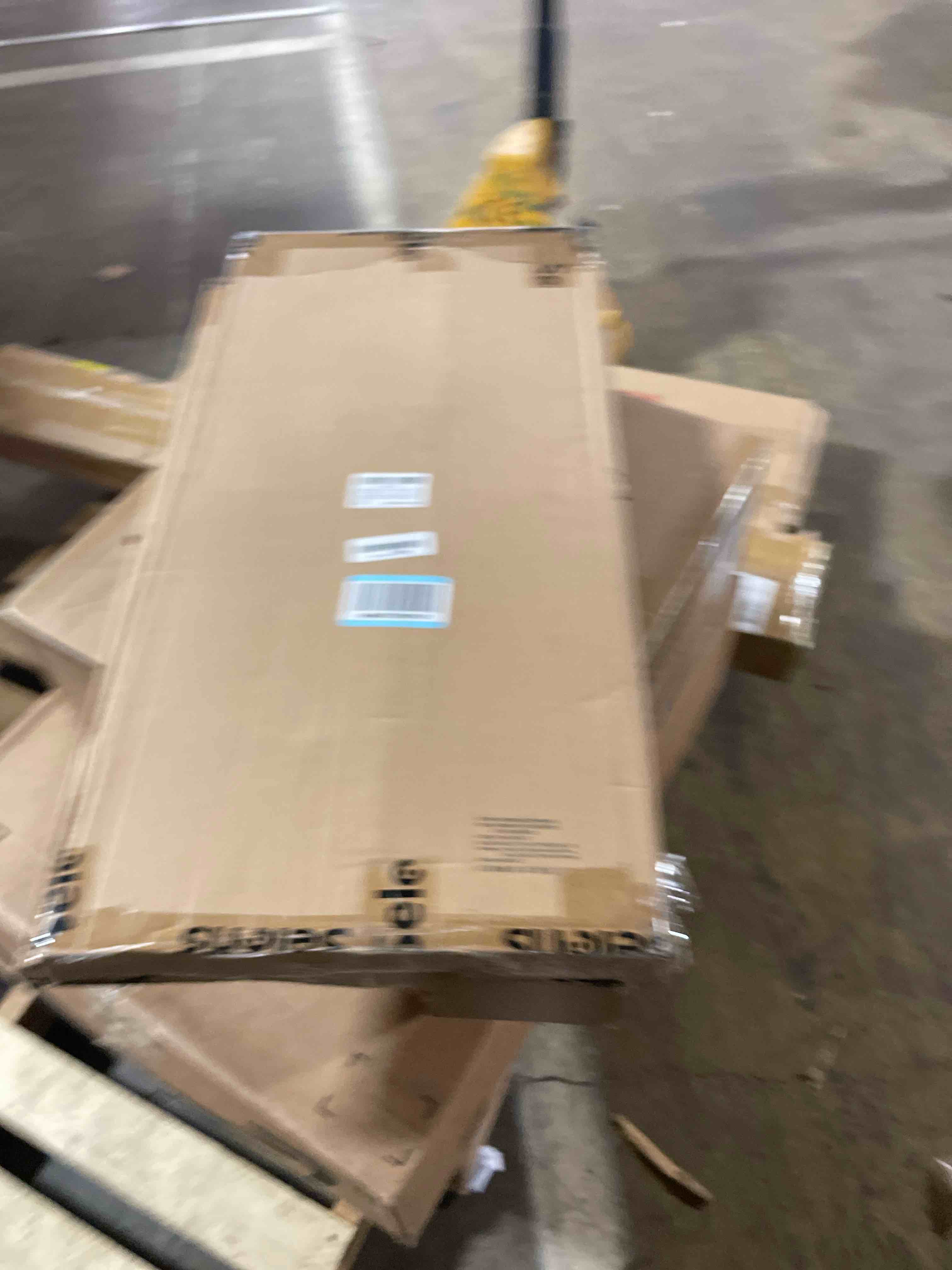 Condition photo showing New/Like New for Selens 30"x35" Light Reflector Flag with Frame, 5-in-1 Cover Cloth and Diffuser Gold & Silver, Black & White for Studio Photography Lighting