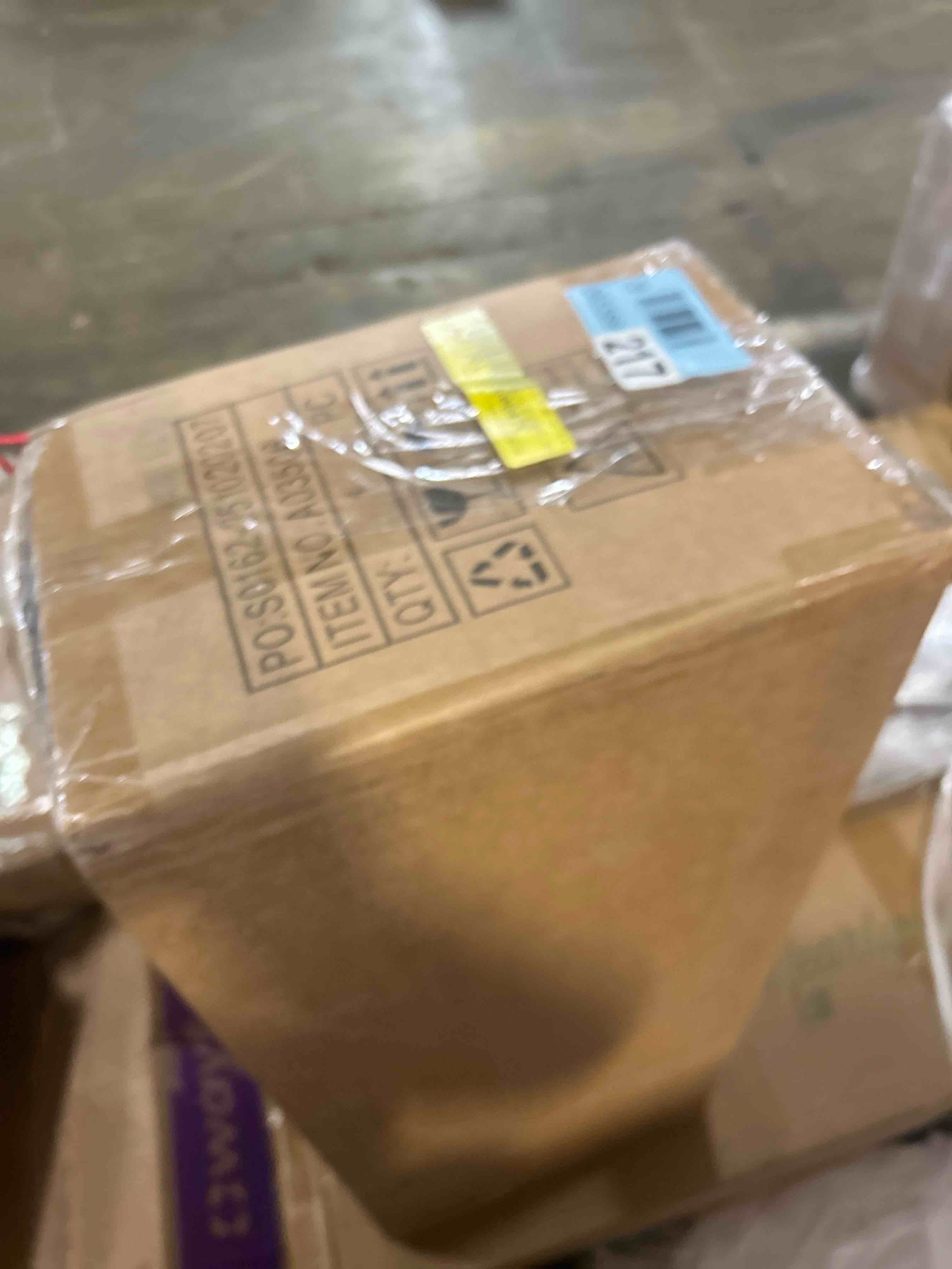 Condition photo showing Good Condition for Otho 6 Light Candle Style Classic Chandelier