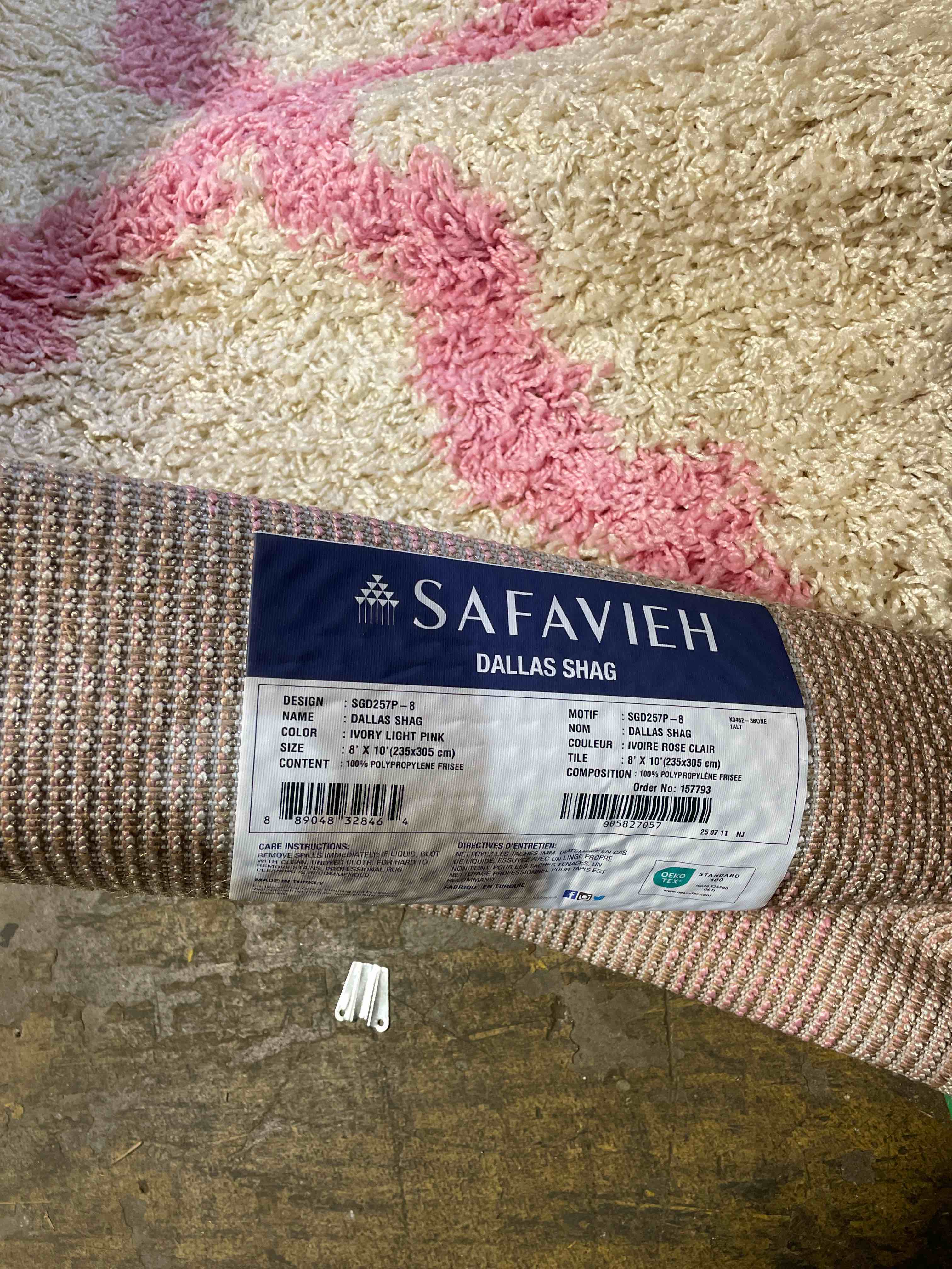 Condition photo showing New/Like New for SAFAVIEH Area Rug 8x10 - Dallas Shag Collection - Large - Ivory & Light Pink, Trellis Pattern, Non-Shedding & Easy Cleaning, Plush Thick Pile, Ideal for Living Room, Bedroom, Dining Space (SGD257P)