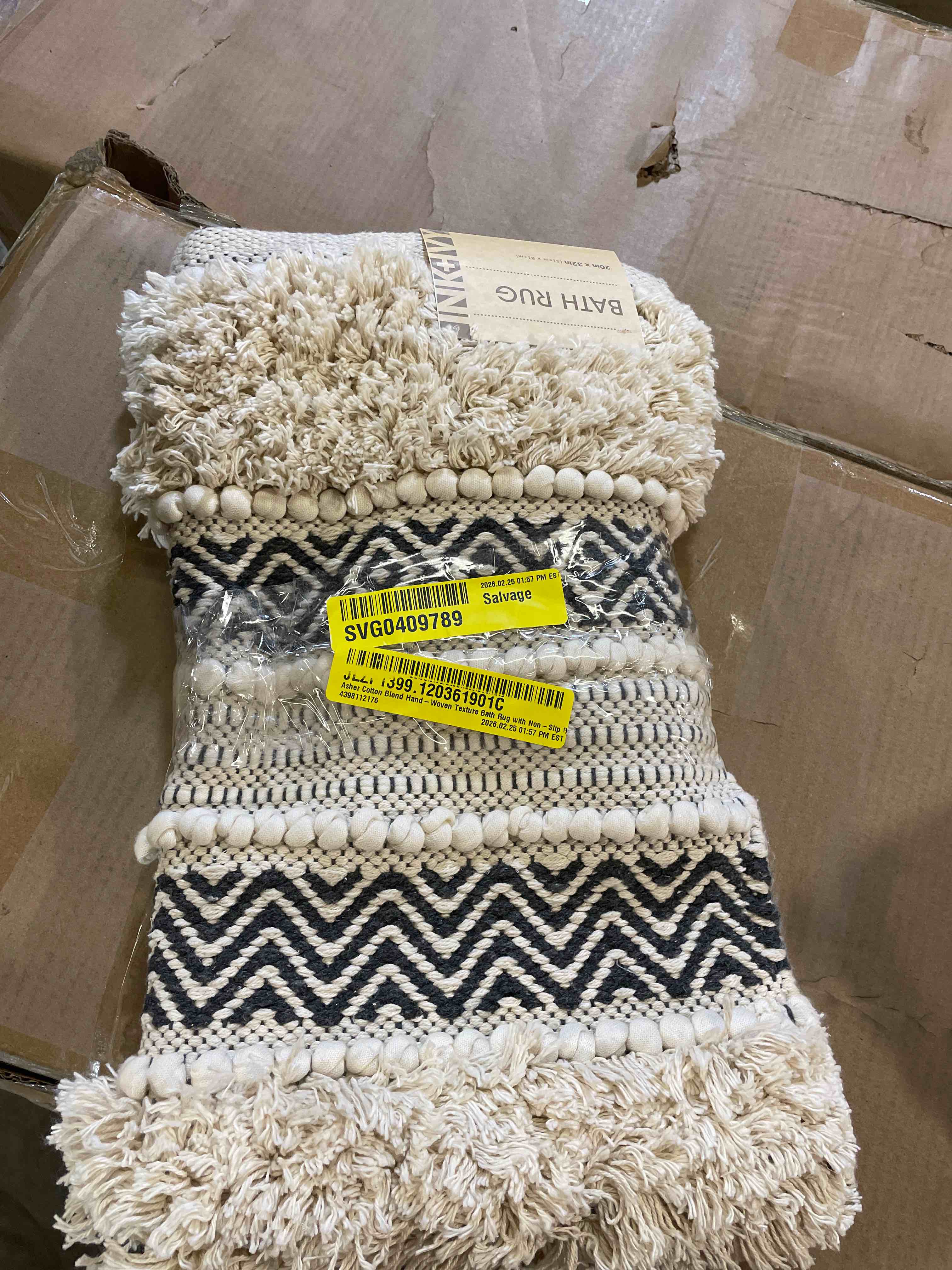 Condition photo showing New/Like New for Ink+Ivy 20"x32" Asher Woven Texture Striped Bath Rug