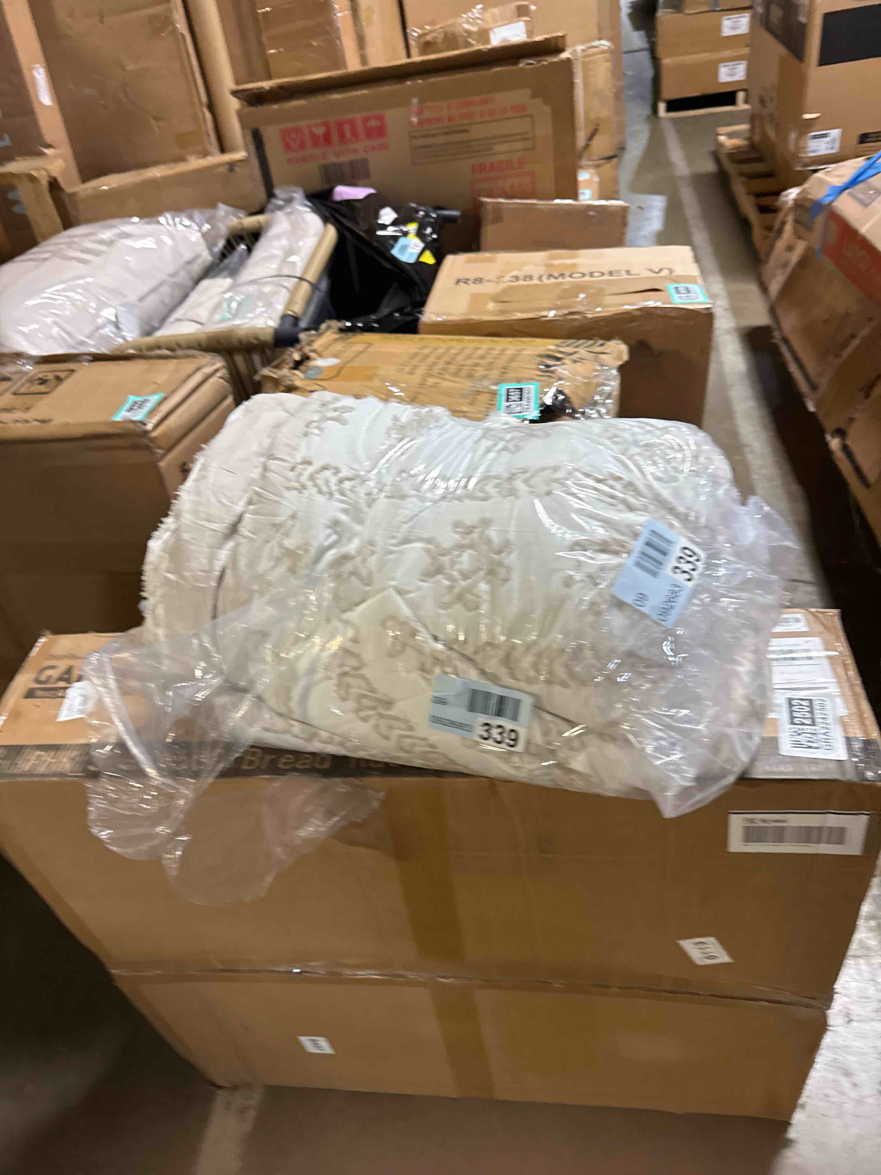 https://s3.amazonaws.com/lotting-images-prod/phillipi/GRA2242504_1778696404405.jpeg