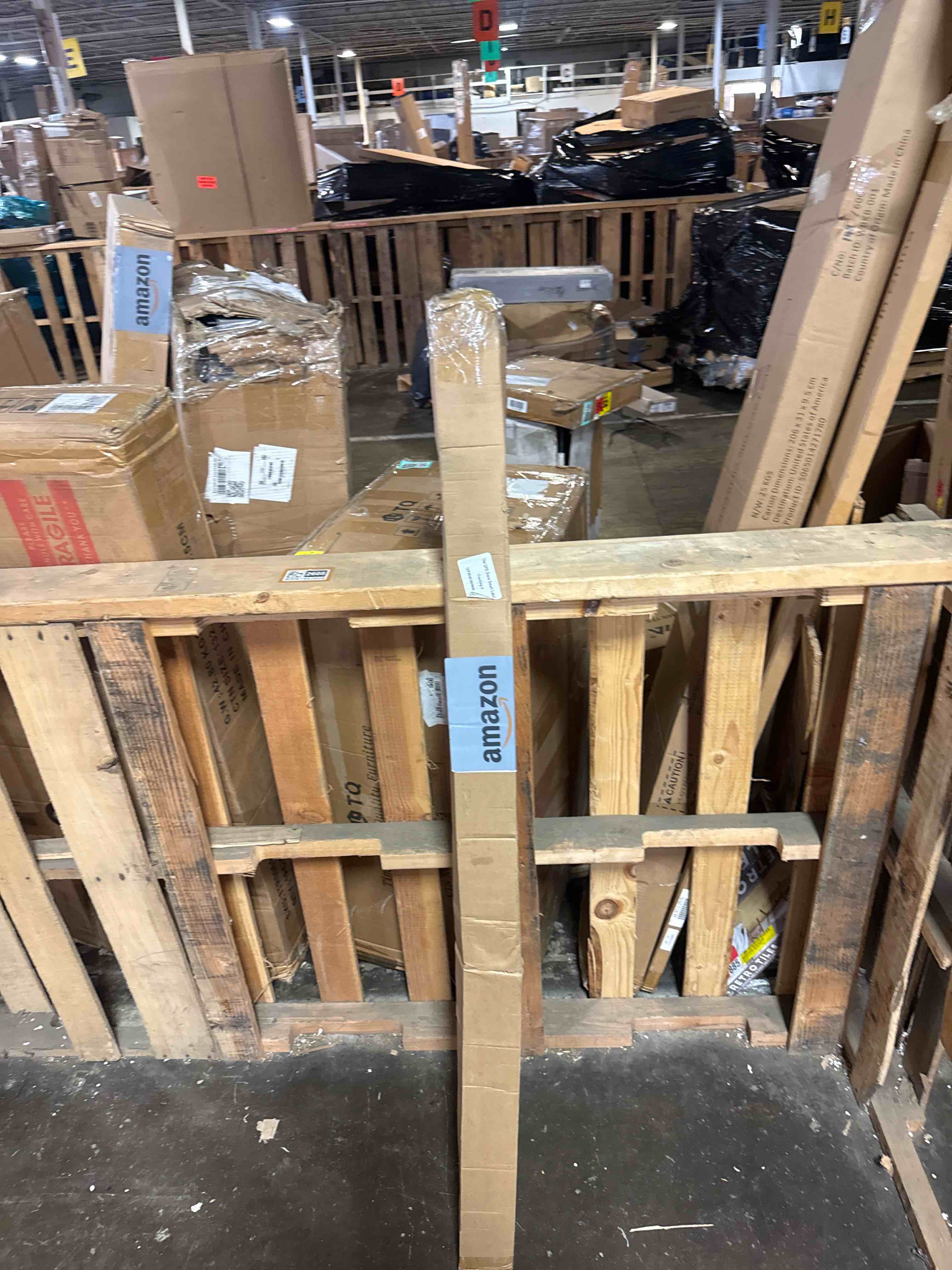 Condition photo showing New/Like New for lotus & windoware cordless faux wood blind, smooth, bright white, privacy slats, blinds for indoor windows, 23" wide x 24" long
