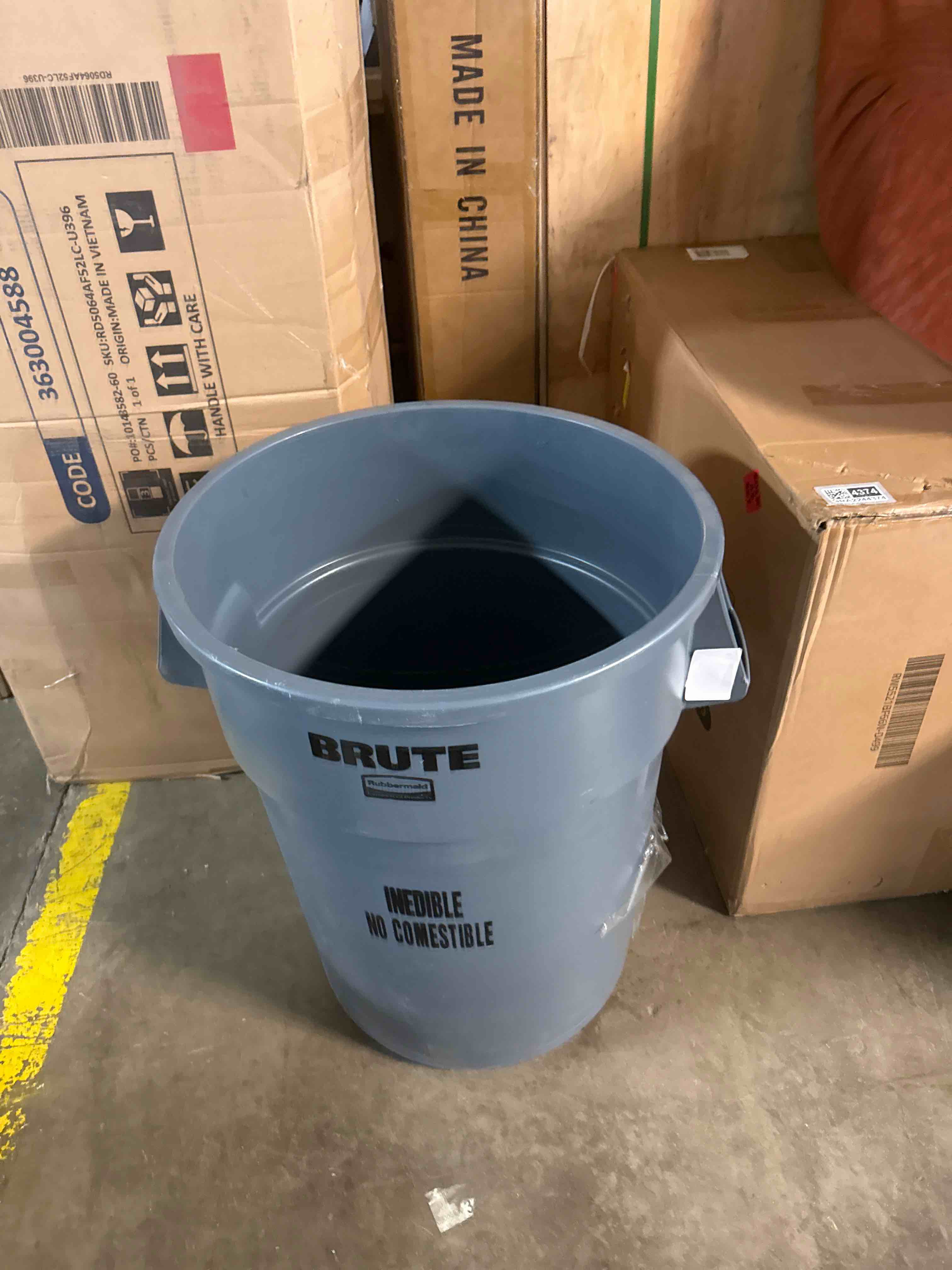 Condition photo showing New/Like New for rubbermaid commercial 2610gra round brute container, plastic, 10 gal, gray