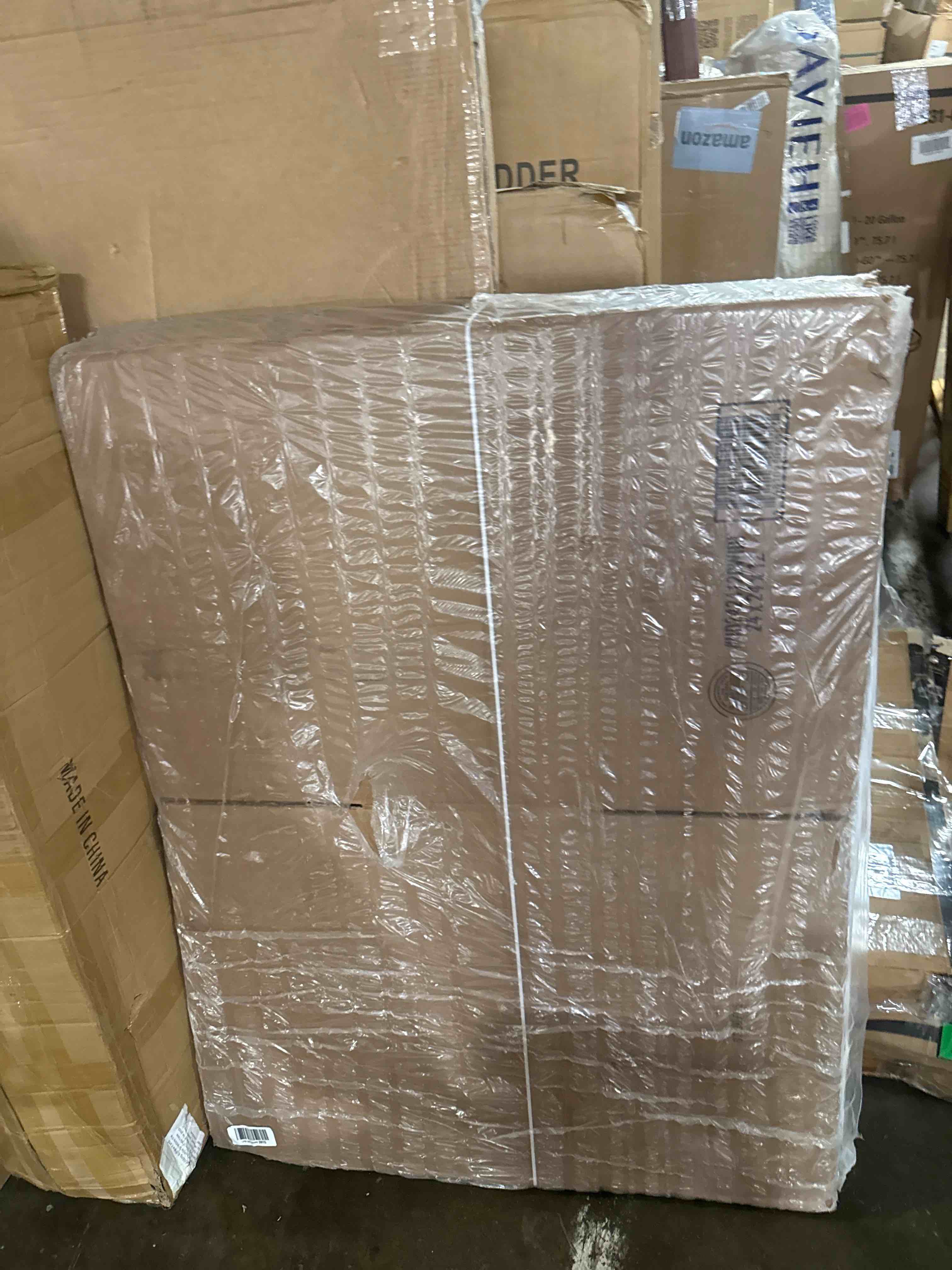 Condition photo showing New/Like New for 24 x 24 x 12" double wall boxes with hand holes