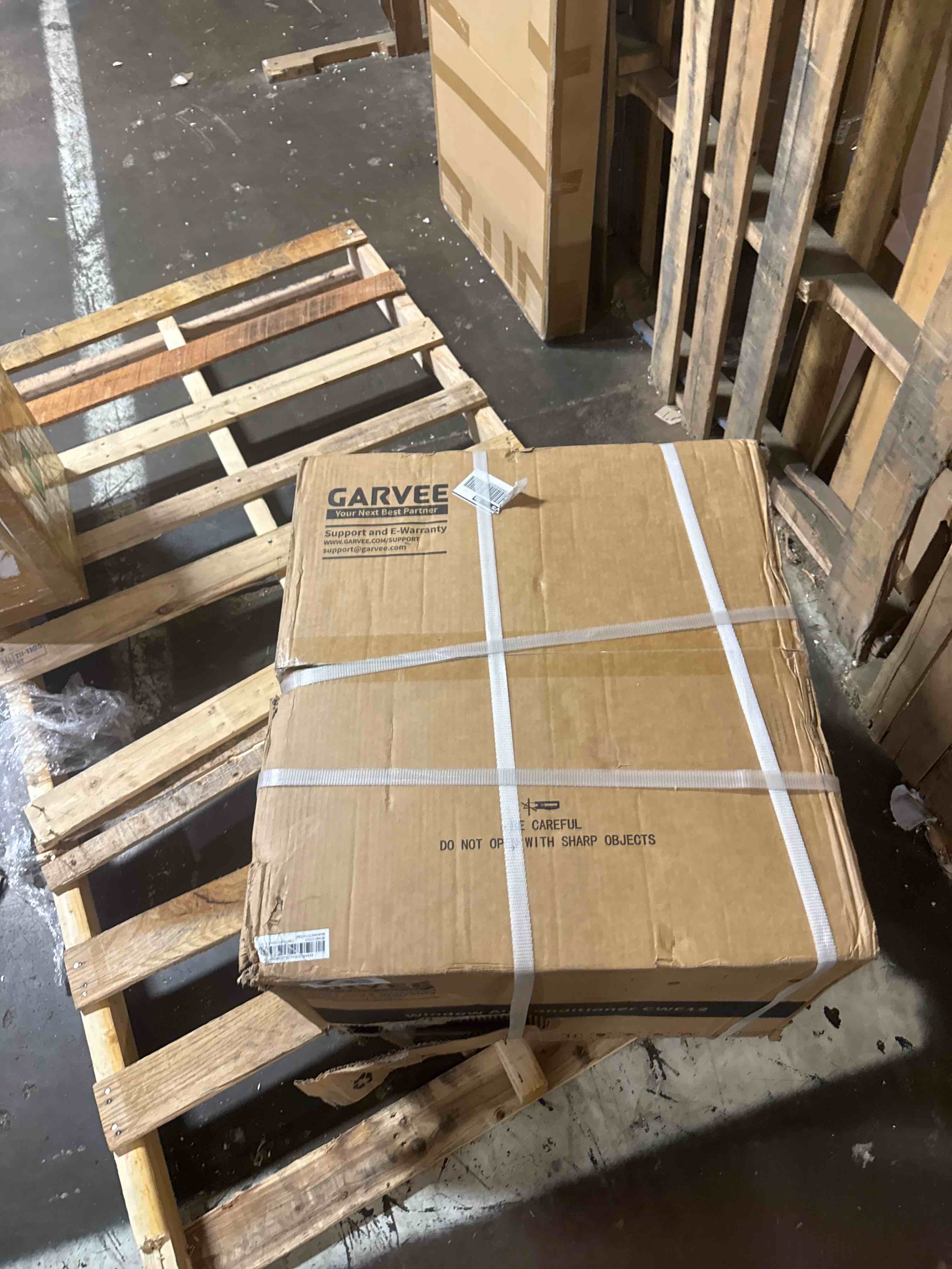 Condition photo showing New/Like New for garvee window air conditioner with reusable filter & controls, 5000 btu 115v~, suitable for 150 sq