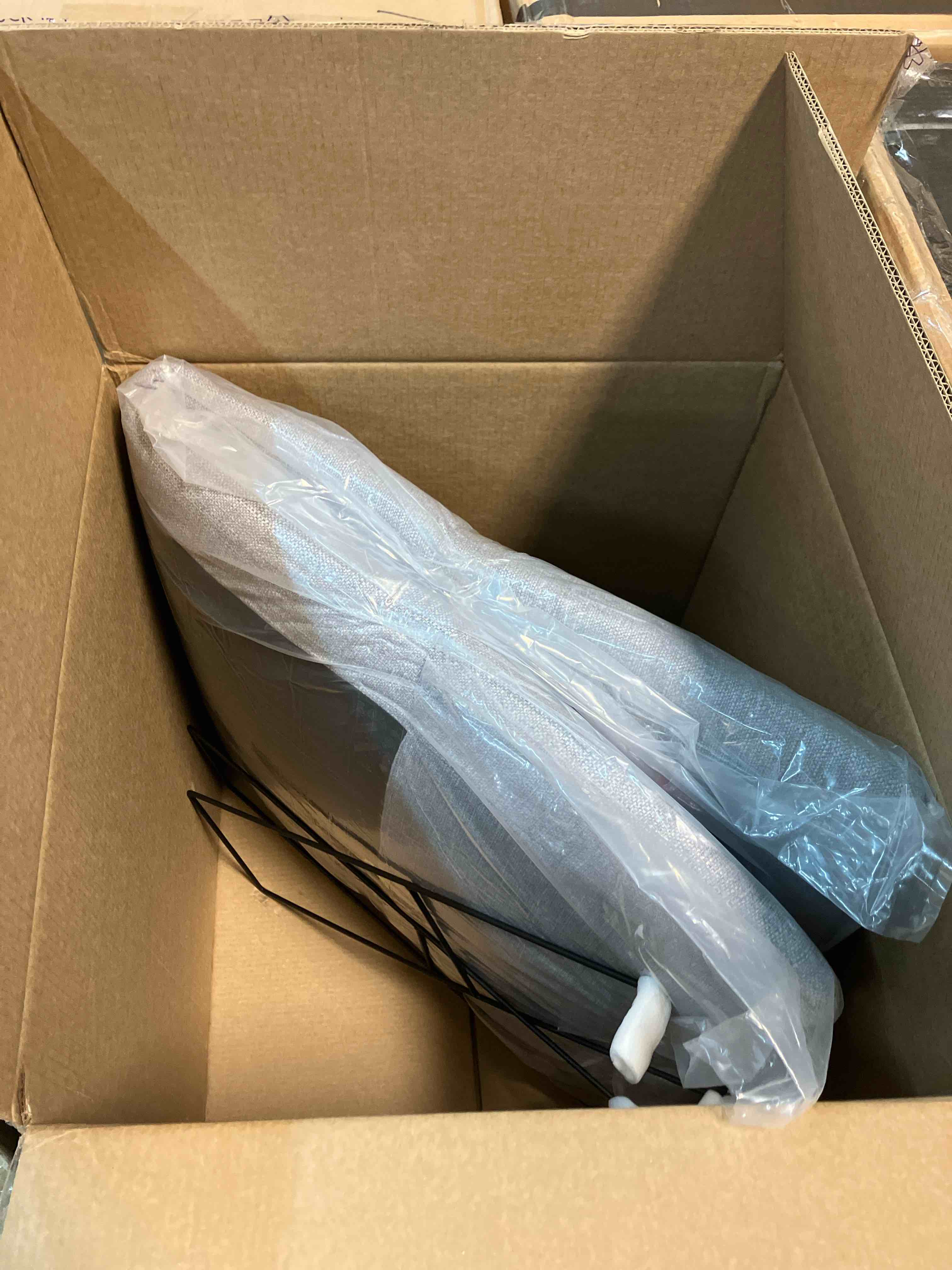 Condition photo showing Good Condition for soft Upholstered Headboard Ergonomic Fabric Headboard Suitable For 8-14 Inch Mattress Queen (Headboard only) (good condition because it is out of the original packaging)