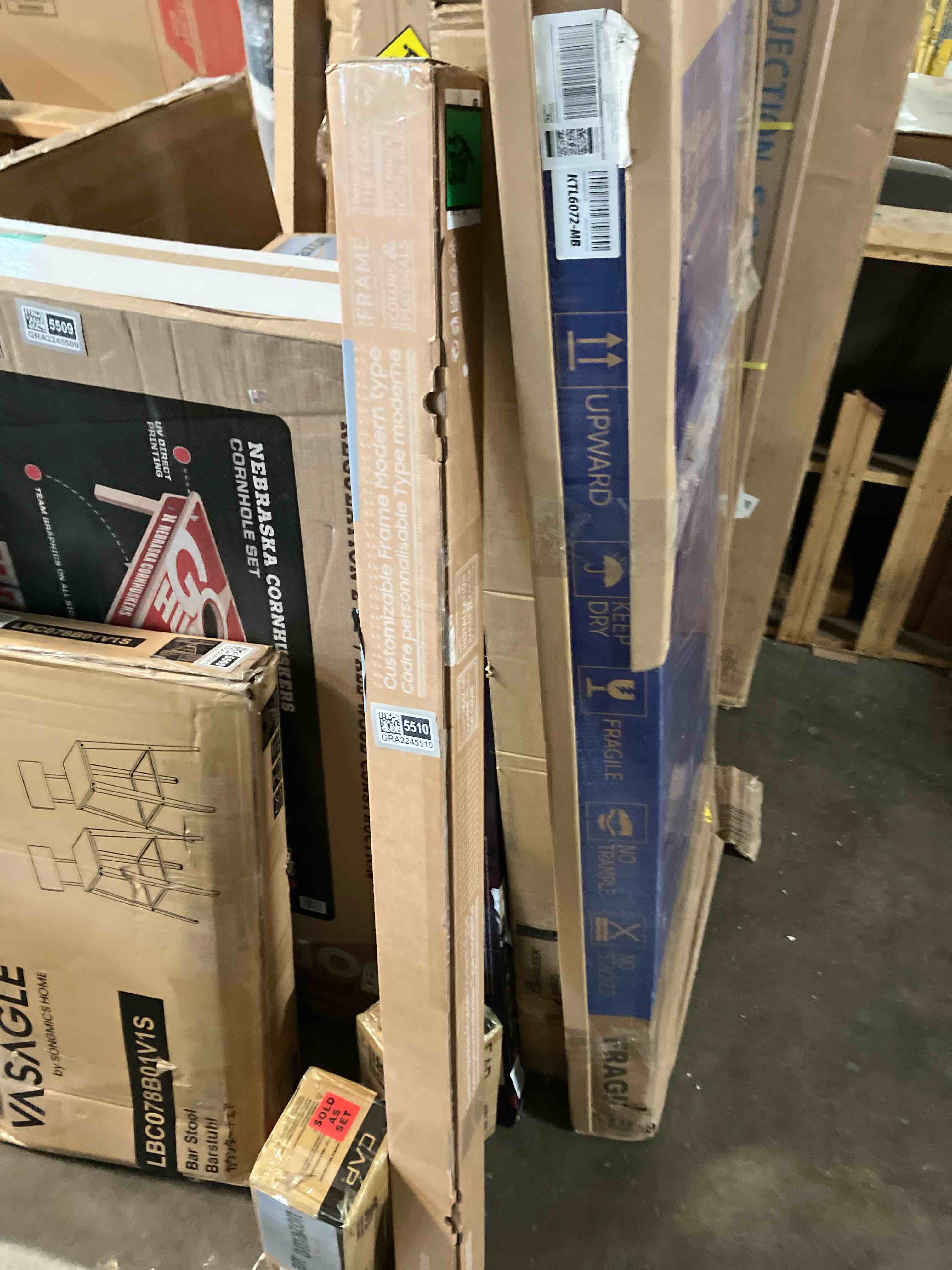 Condition photo showing New/Like New for white 5x2 Samsung customizable frame for frame television