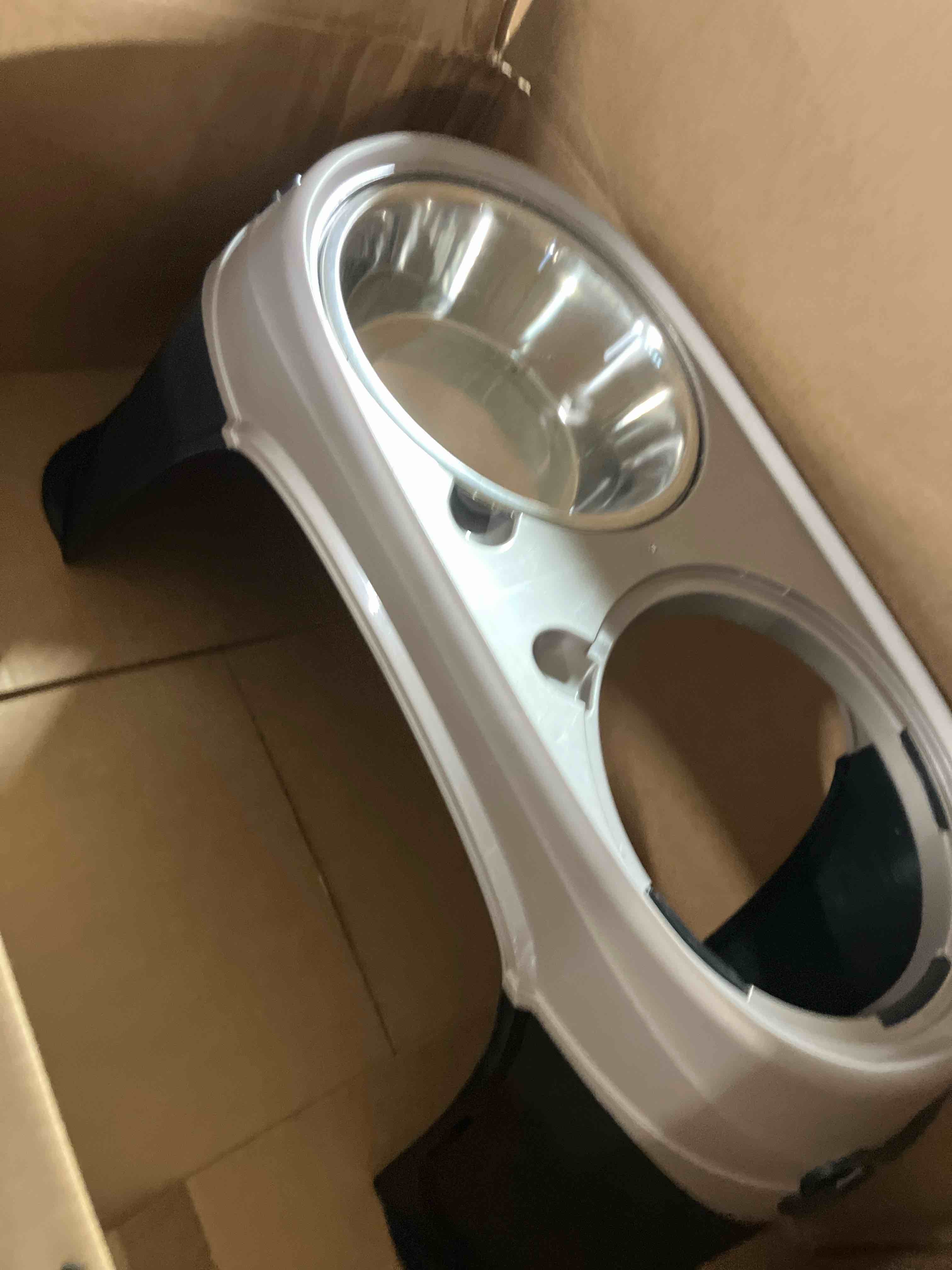 Condition photo showing New/Like New for Petmate Easy Reach Pet Diner Elevated Dog Bowls 2 Sizes 2 Polished Colors, Black/Pearl Tan, Large (23479), Made in USA