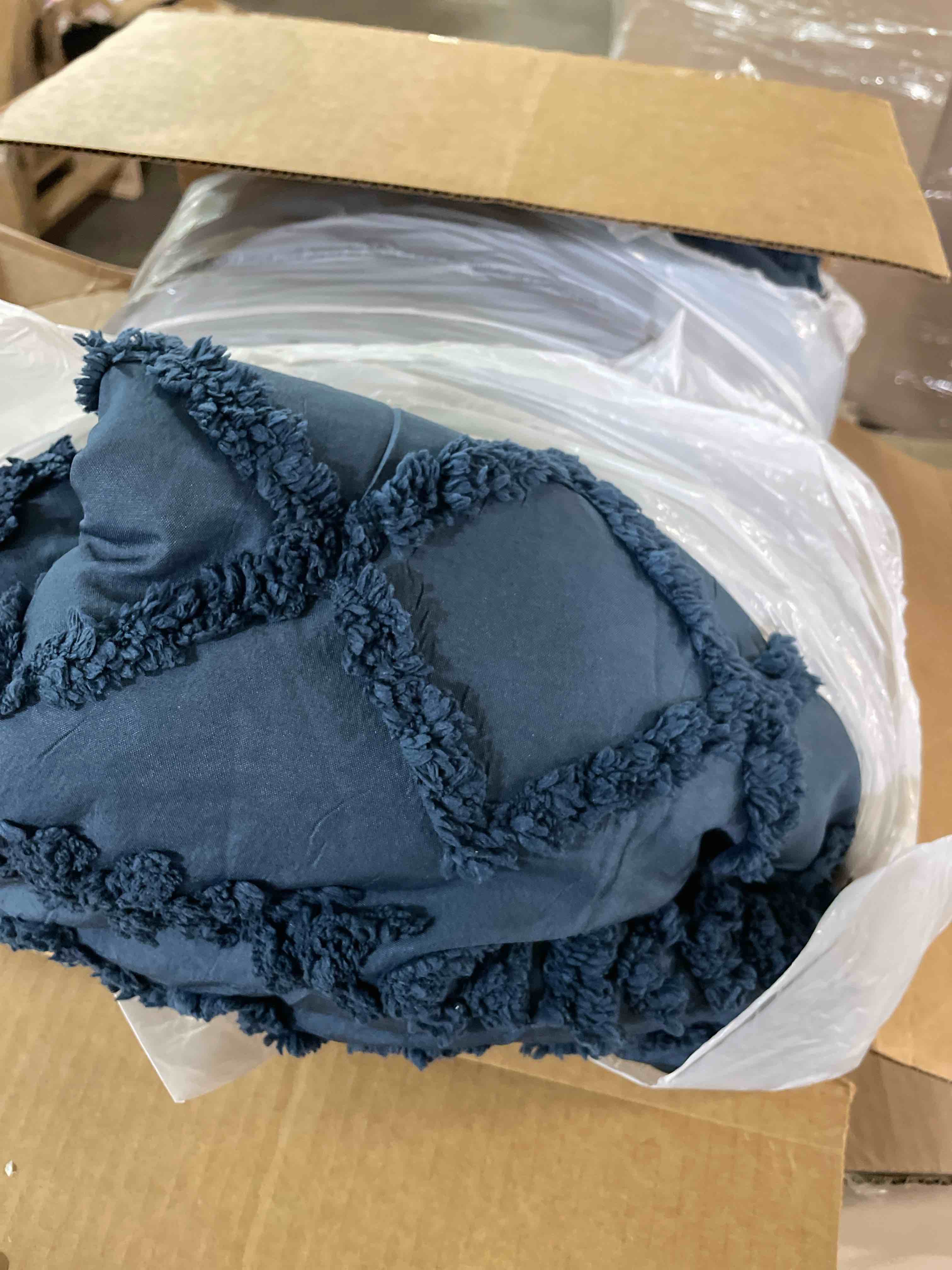 Condition photo showing New/Like New for Best Seller Bedsure Farmhouse Shabby Elegance Tufted Boho Comforter Queen 