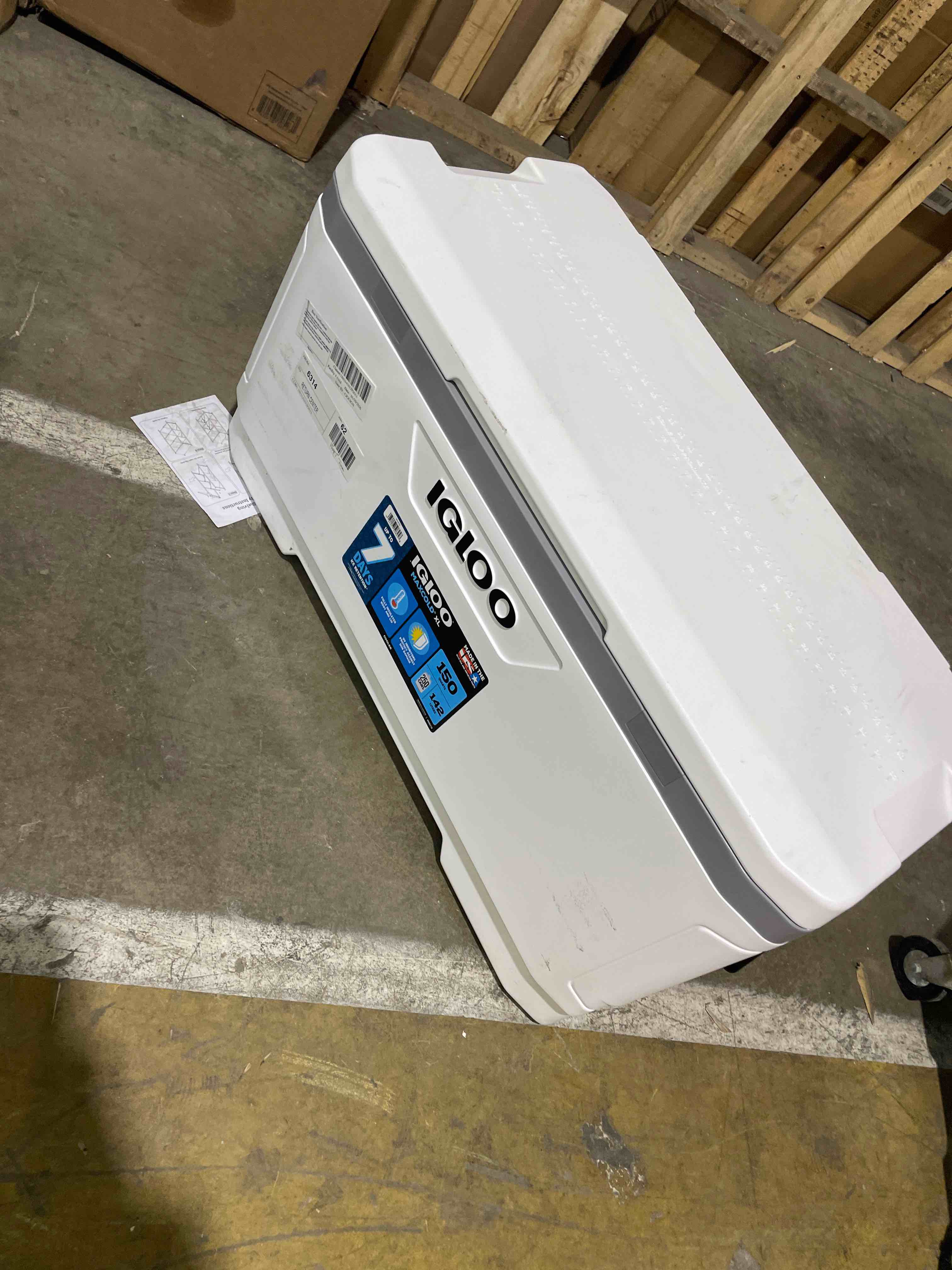 Condition photo showing Good Condition for Igloo 150 Quart MaxCold Cooler