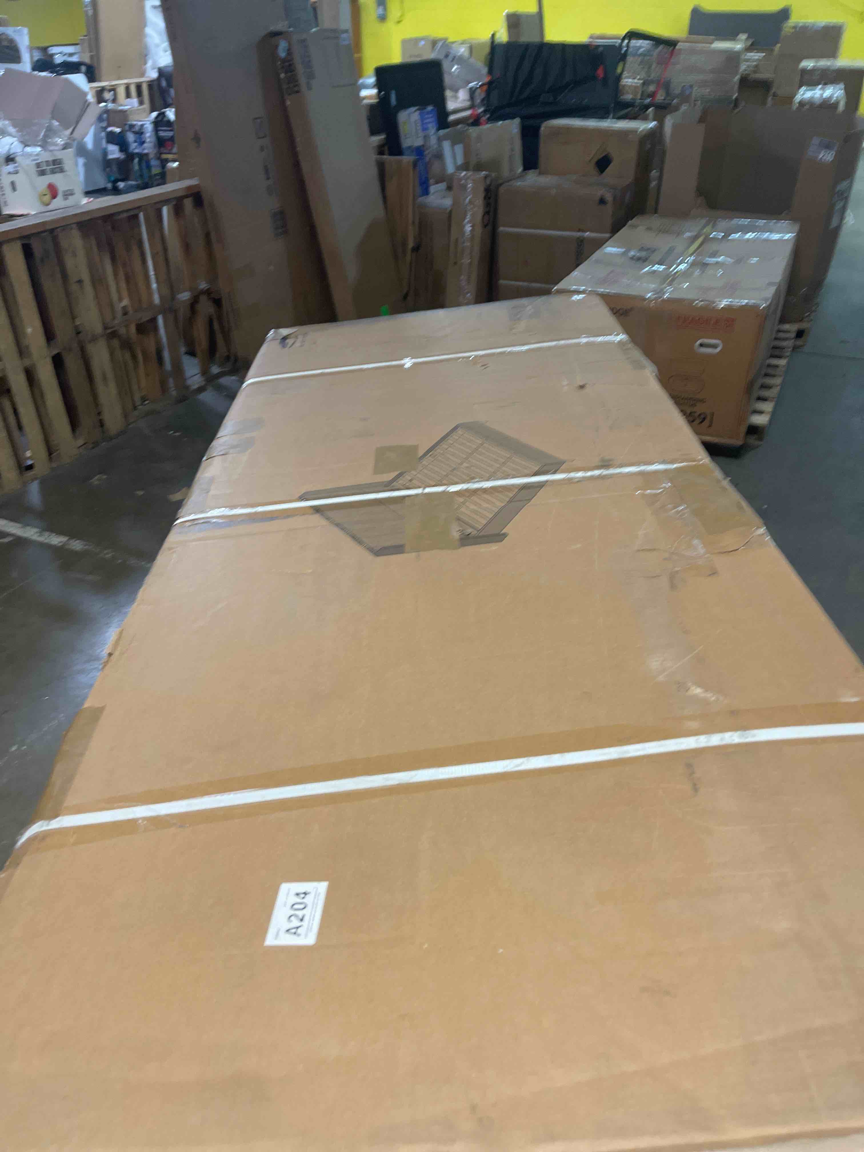 Condition photo showing New/Like New for Dunwoody Upholstered Wingback Platform Bed