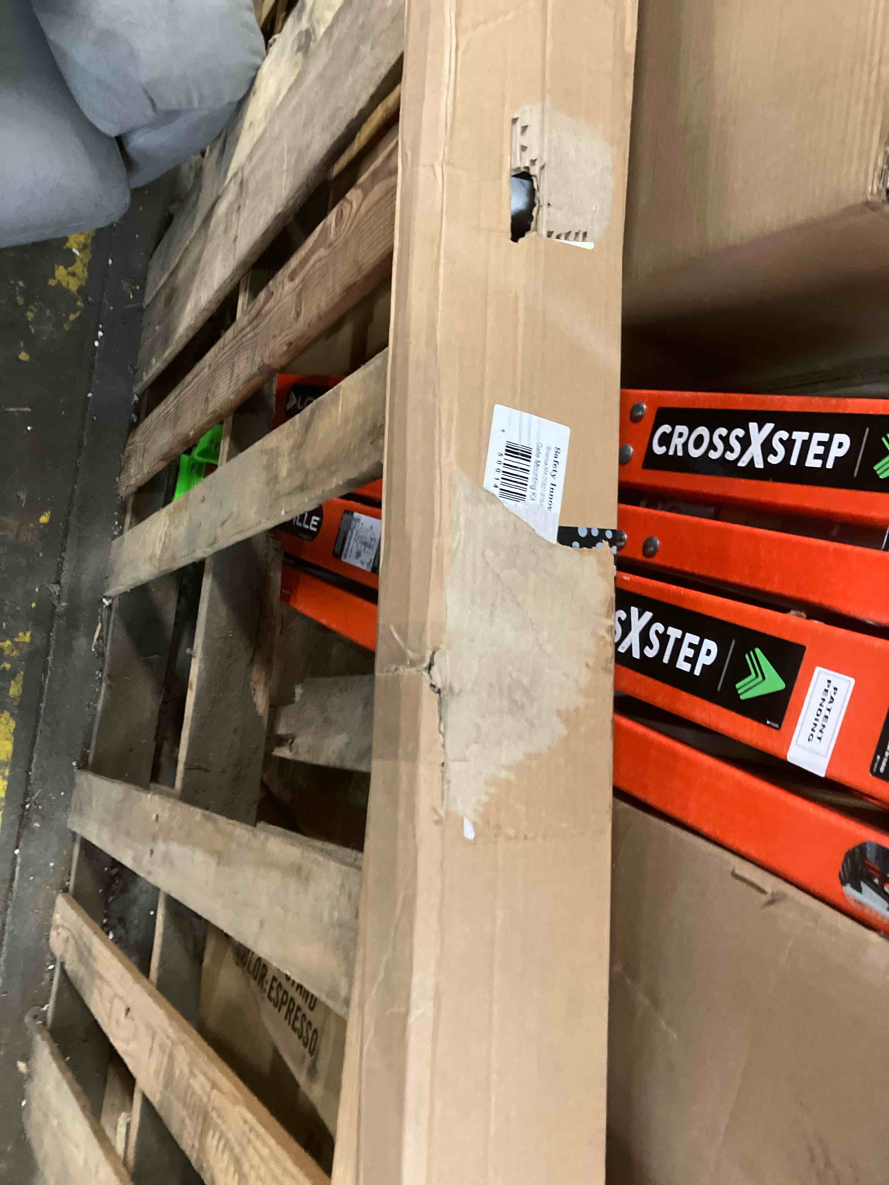 Condition photo showing Good Condition for Safety Innovations No Hole Stairway Baby Gate Mounting Kit - Fits Posts from 2 3/4 inches to 3 1/2 inches Wide with Square or Round Tops - No Adhesives On Or Screws in Your Posts, (1-Pack)