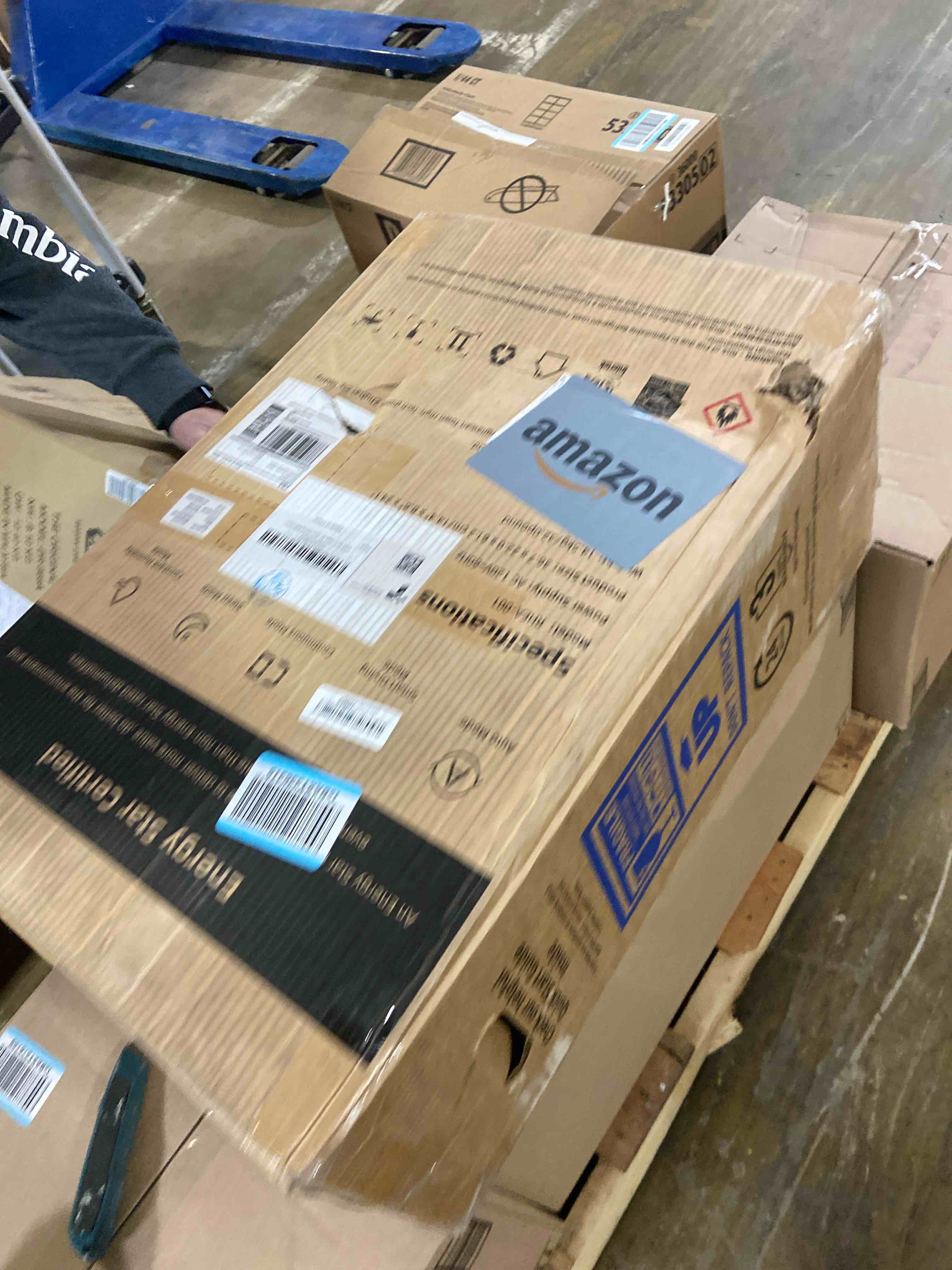 Condition photo showing New/Like New for 4500 Sq.Ft Most Efficient Energy Star 2025 Dehumidifier,AEOCKY Max 80 Pint/Day Smart Compressor Dehumidifier with Drain Hose, Intelligent Humidistat,for Basement,Bedroom,Home,Bathroom 80 Pints - 4500 Sq.Ft
