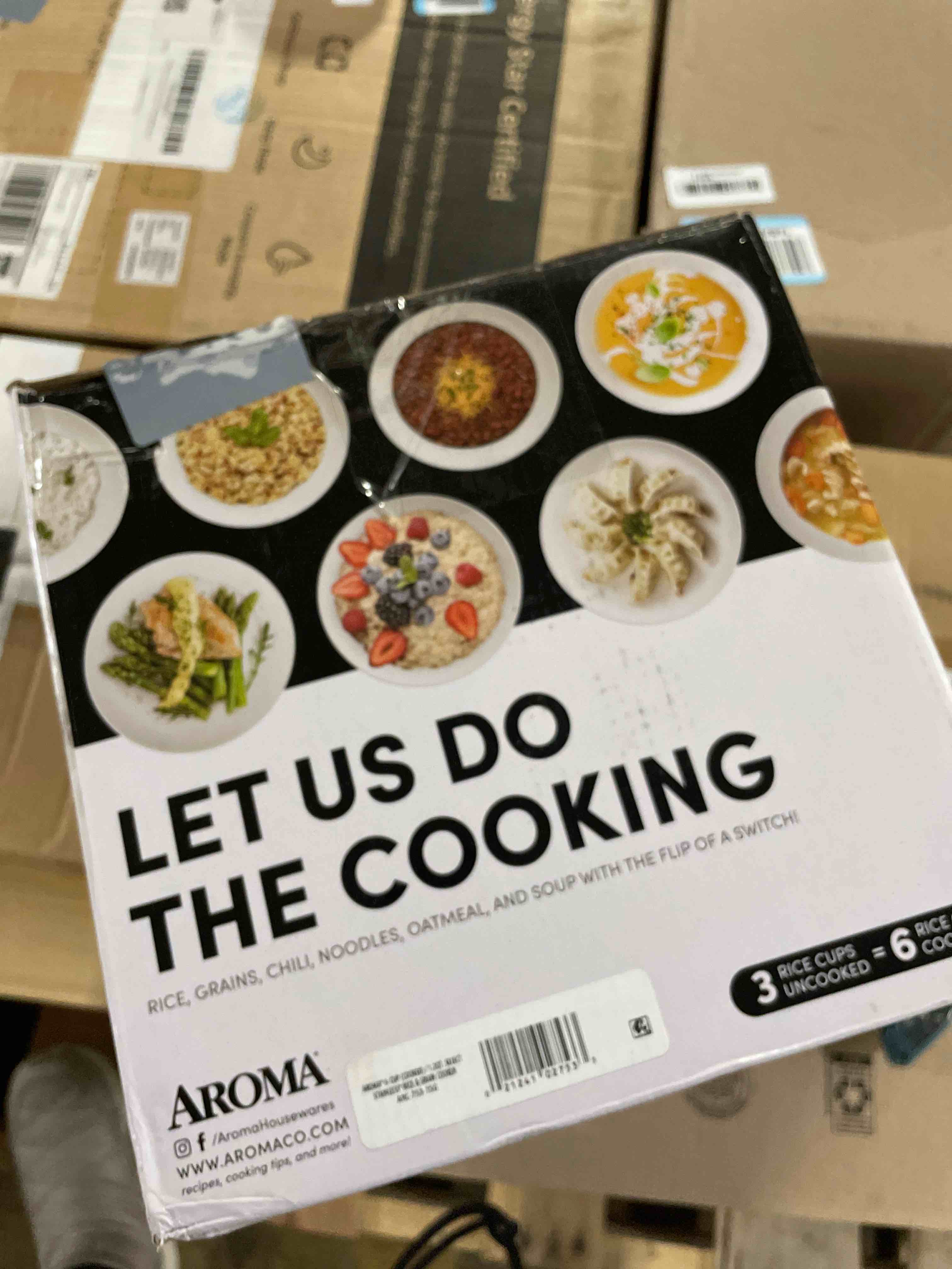 Condition photo showing Good Condition for Aroma Housewares 6-Cup (Cooked yield ) / 1.2Qt. Select Stainless Pot-Style Rice Cooker, & Food Steamer, One-Touch Operation, White