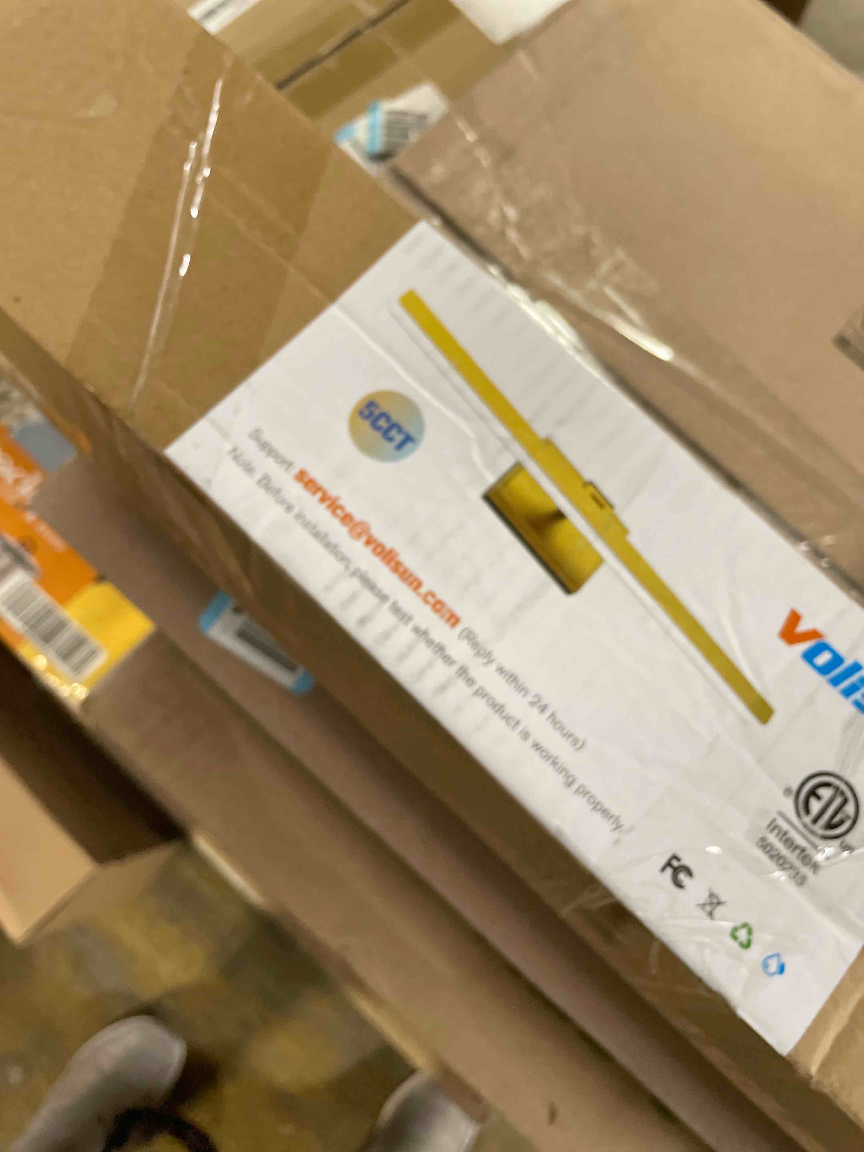 Condition photo showing Good Condition for VOLISUN Bathroom Vanity Light 24 inch, 14W Dimmable 5CCT Led Bathroom Light Fixture Over Mirror, Gold Bar Vanity Light for Bathrooms-ETL Certificated Gold 24 inch