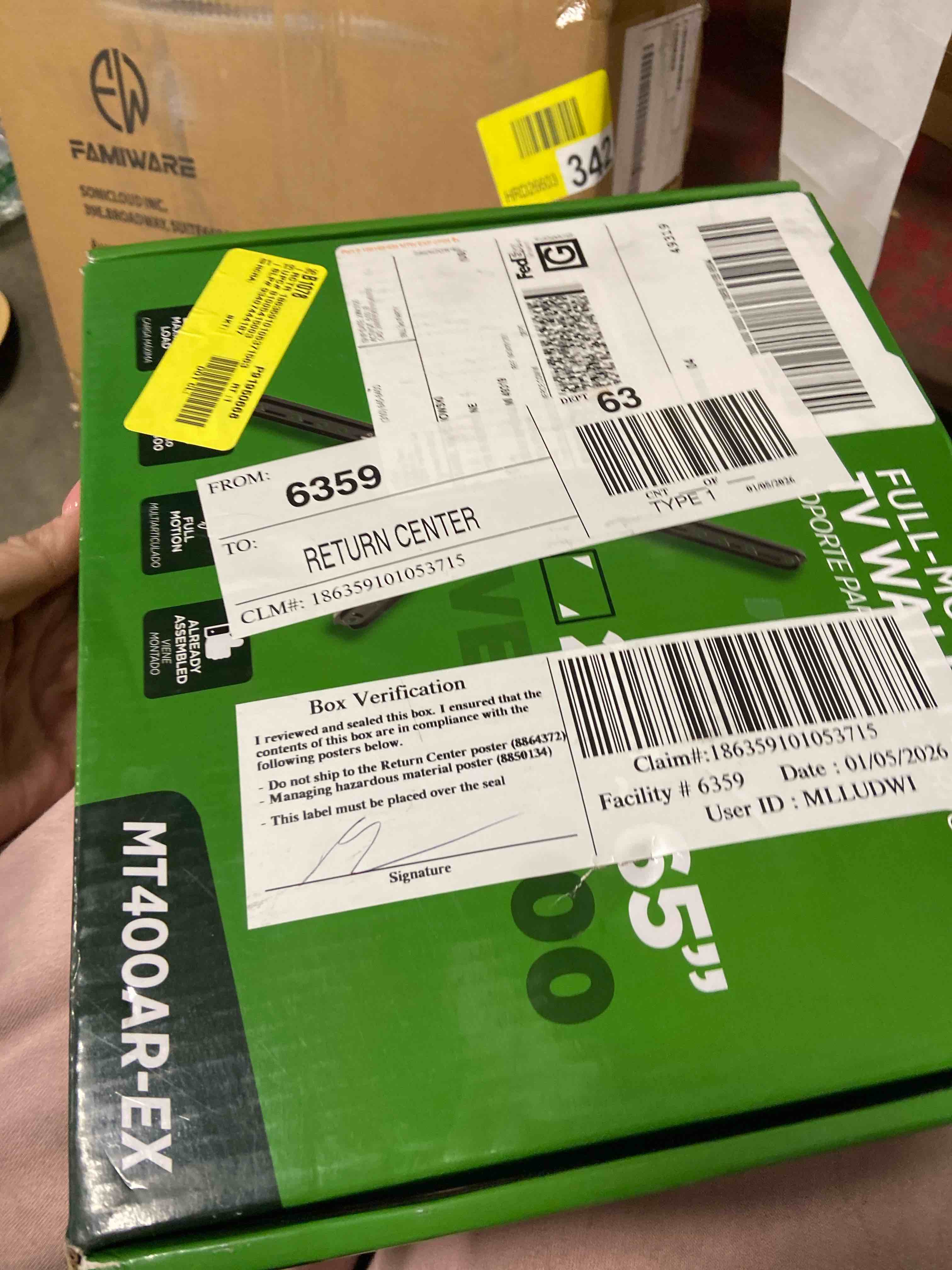 Condition photo showing New/Like New for ELG Full-Motion TV Wall Mount for 26–60" TVs, Single-Stud Articulating Bracket, 16.5" Extension, Tilt +5°/-10°, Swivel 90°, VESA 75×75–400×400, 66 lb Capacity, Level & Hardware Kit – MT400AR-EX