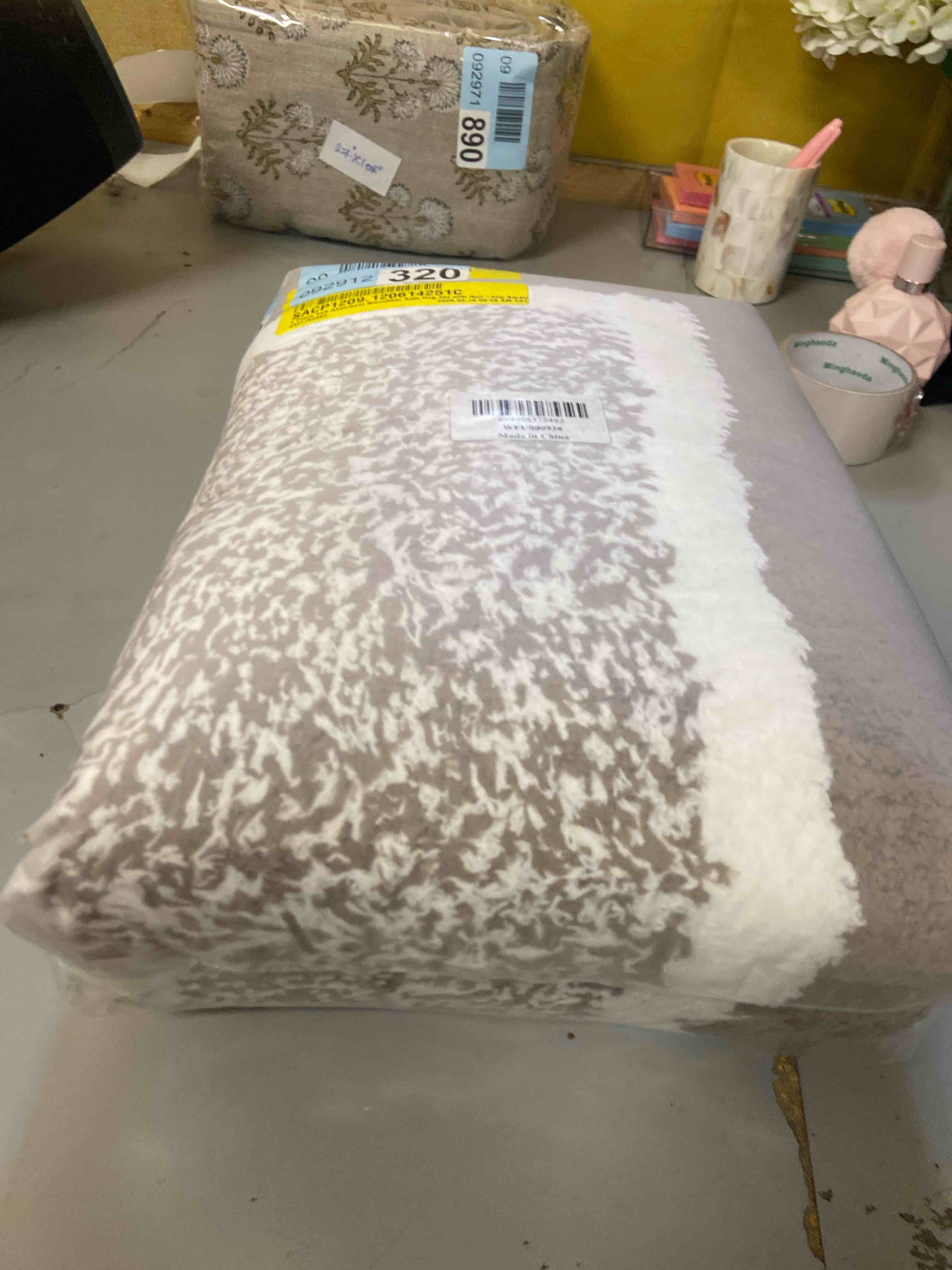 Condition photo showing New/Like New for Bsmathom Bathroom Rugs Sets 4 Piece with Toilet Lid Cover, Non-Slip Bathroom Rugs and Mats Sets, Absorbent Bath Rugs Microfiber Shaggy Machine Washable Bath Rug Set, Coffee