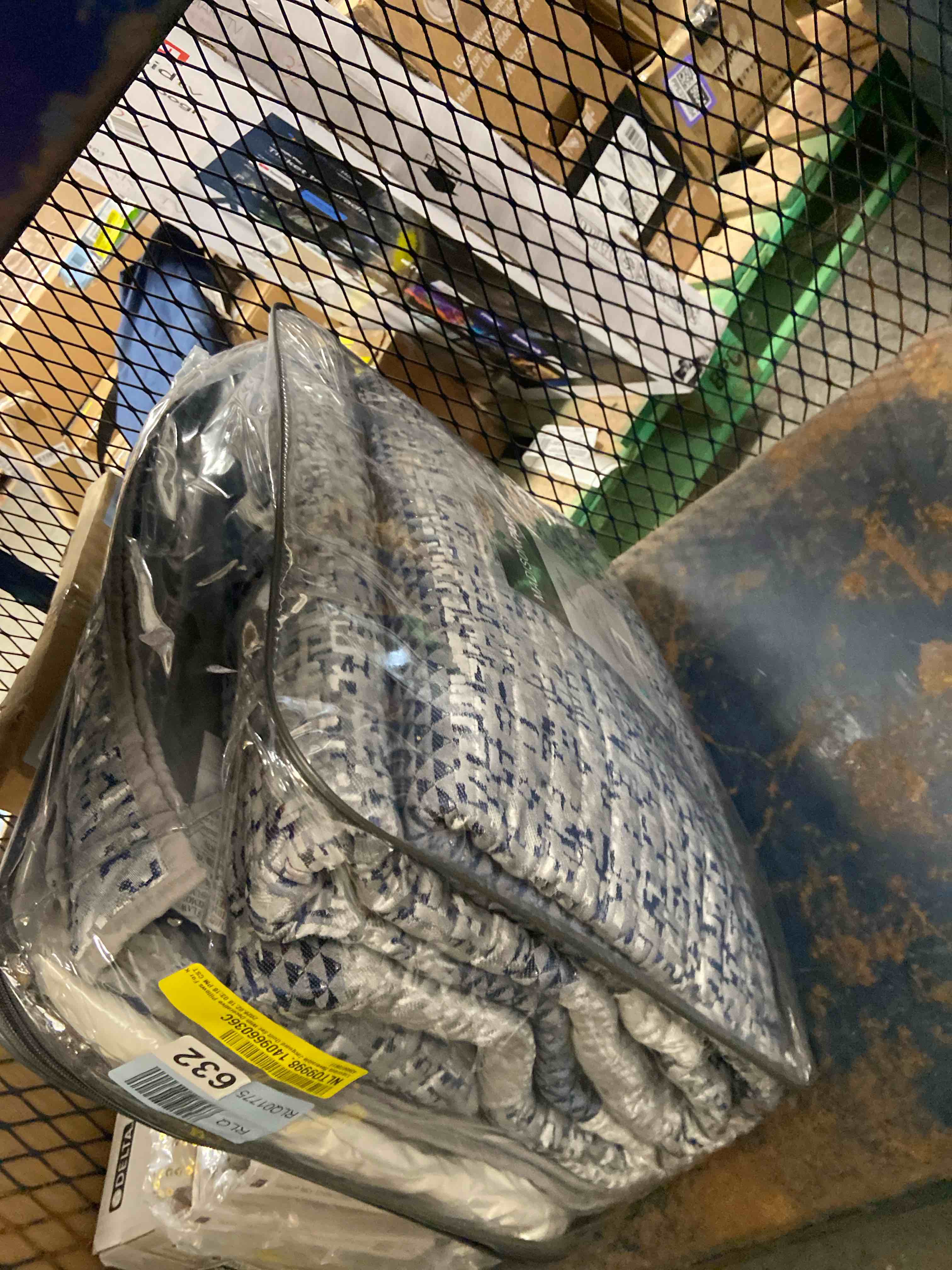 Condition photo showing New/Like New for Madison Park Reversible Quilt - King/Cal King - Navy