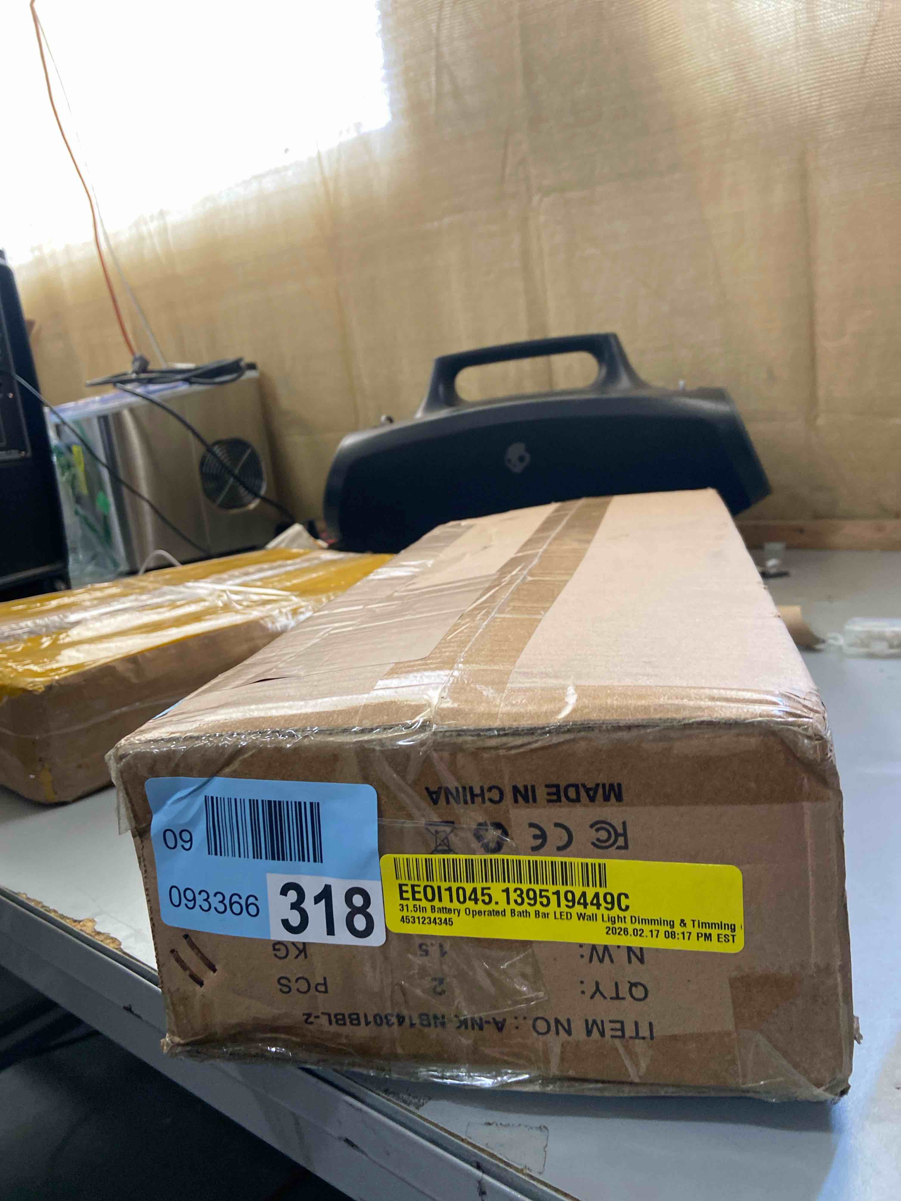 Condition photo showing New/Like New for 31.5In Battery Operated Bath Bar LED Wall Light Dimming & Timming