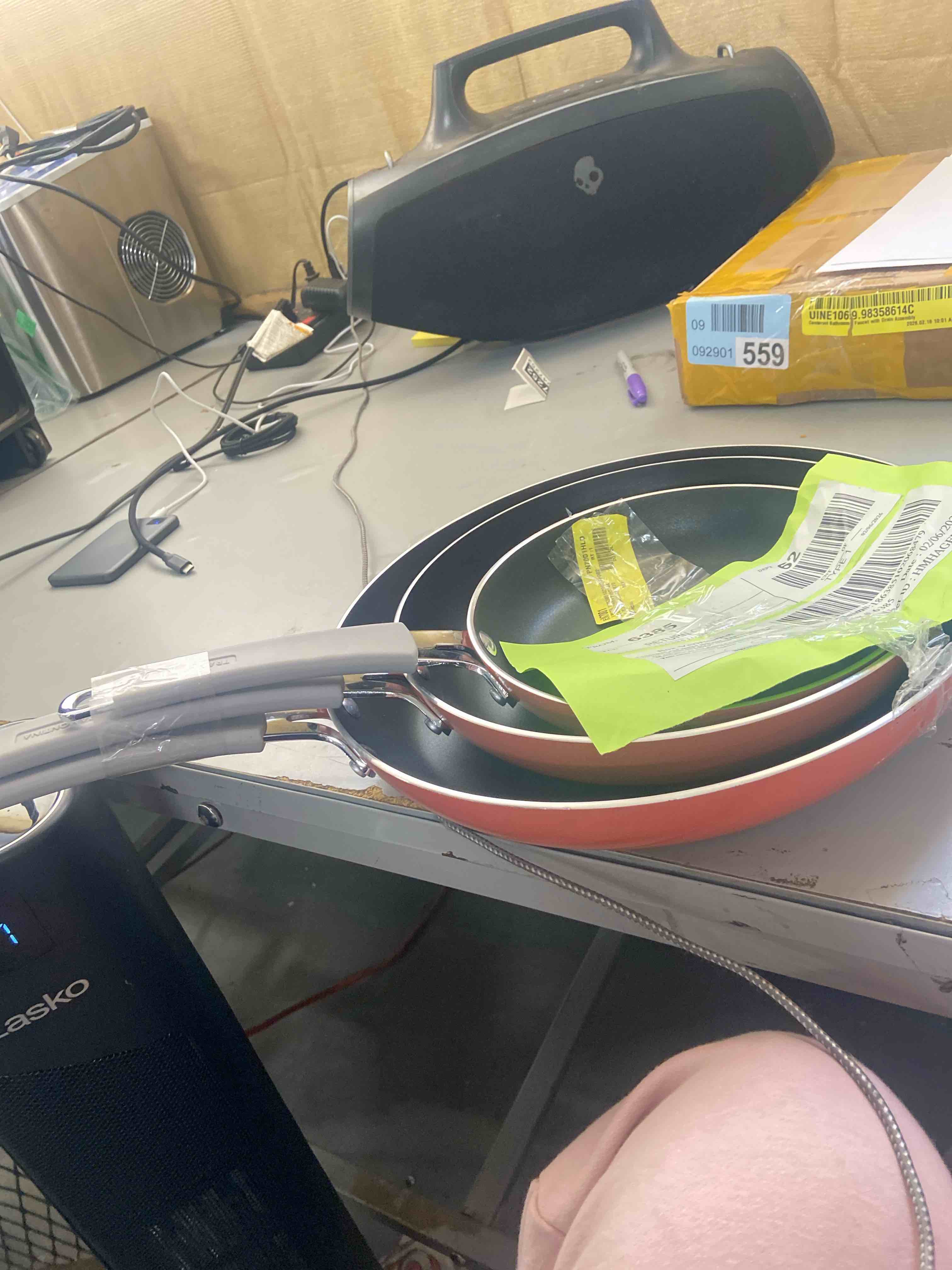 Condition photo showing New/Like New for Tramontina 3-Pack Fry Pans with Nonstick Interior