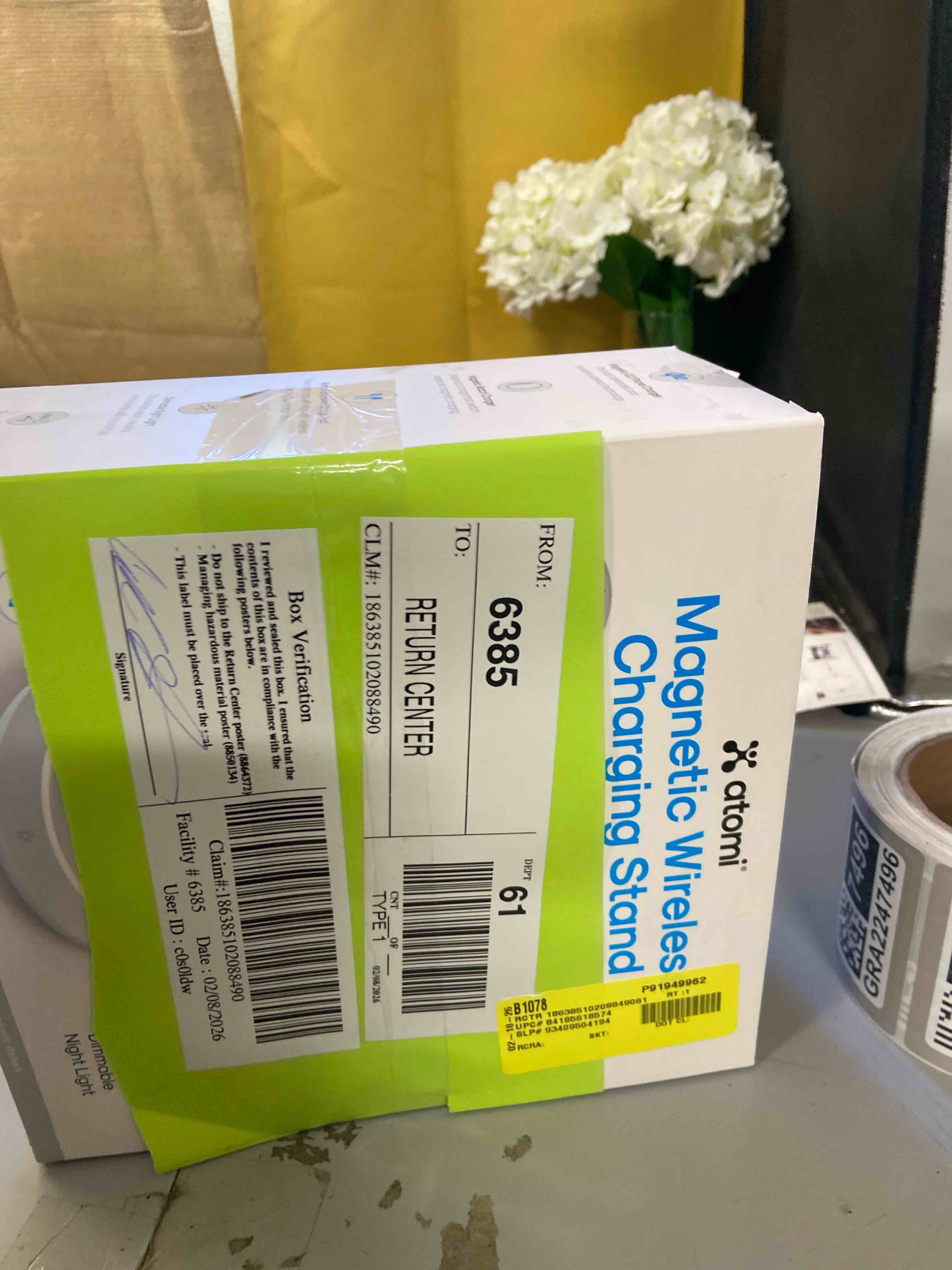 Condition photo showing Good Condition for MagSafe Qi2 Charge Tree